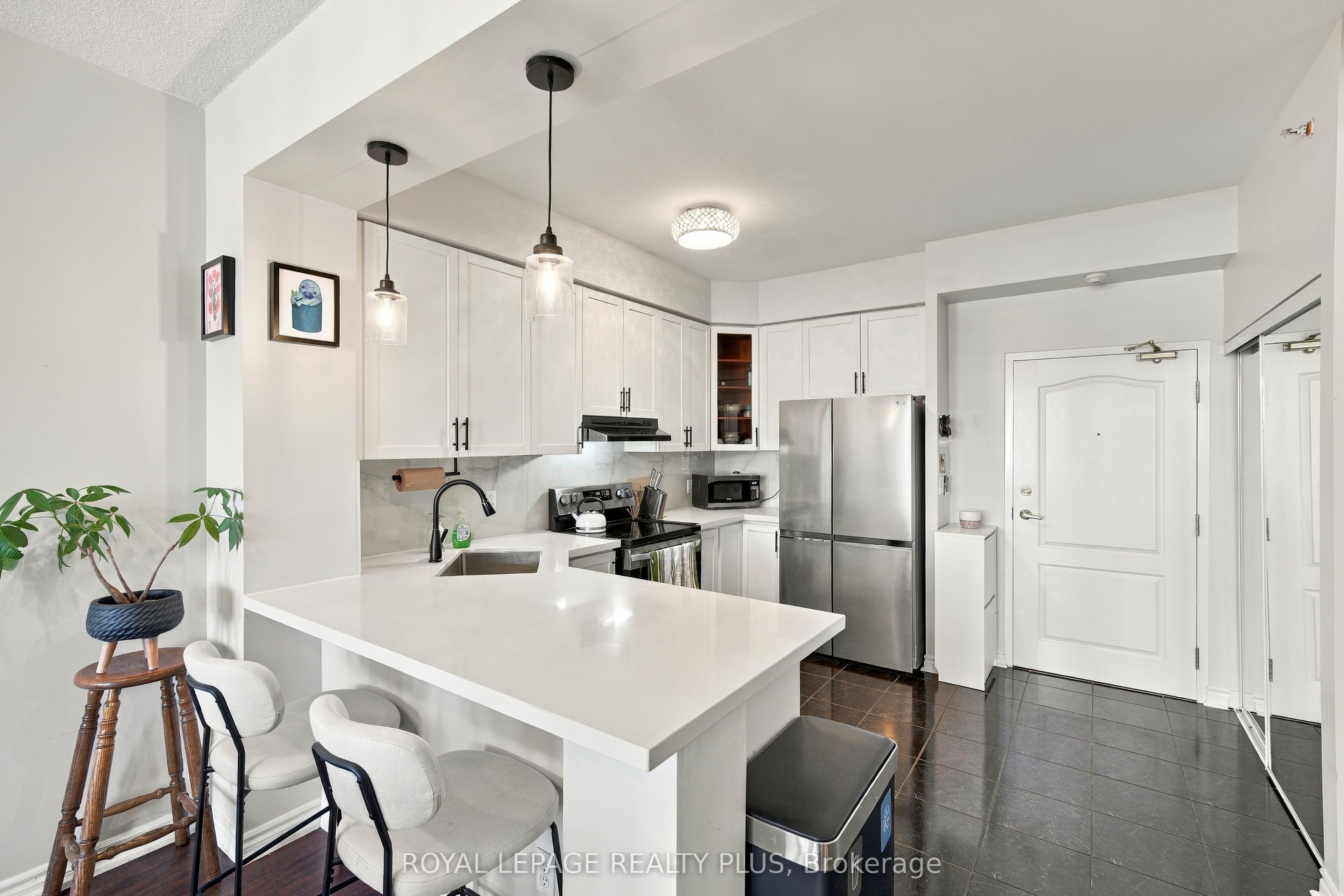 3531 Lake Shore Boulevard W 104, Toronto, ON M8W 1P4 photo 5
