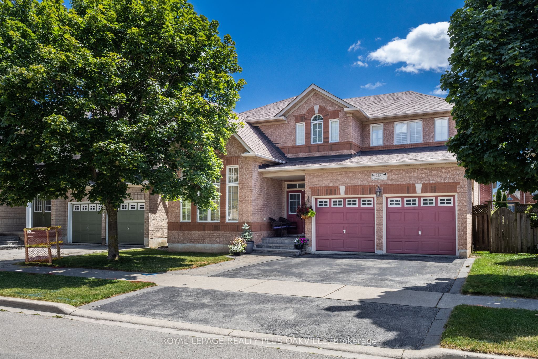 2254 Dunforest Crescent, Oakville, ON L6M 4X3 photo 2