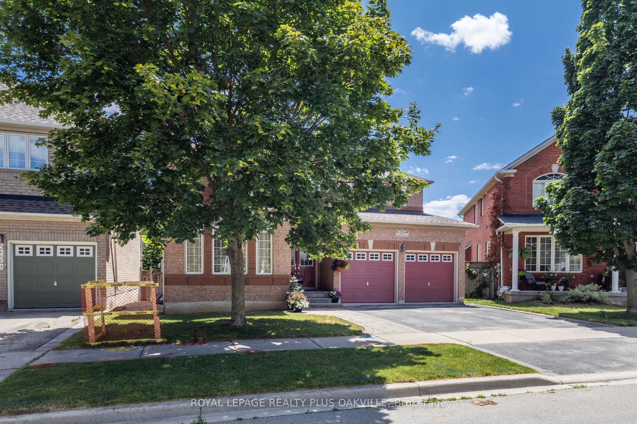 2254 Dunforest Crescent, Oakville, ON L6M 4X3 photo 3
