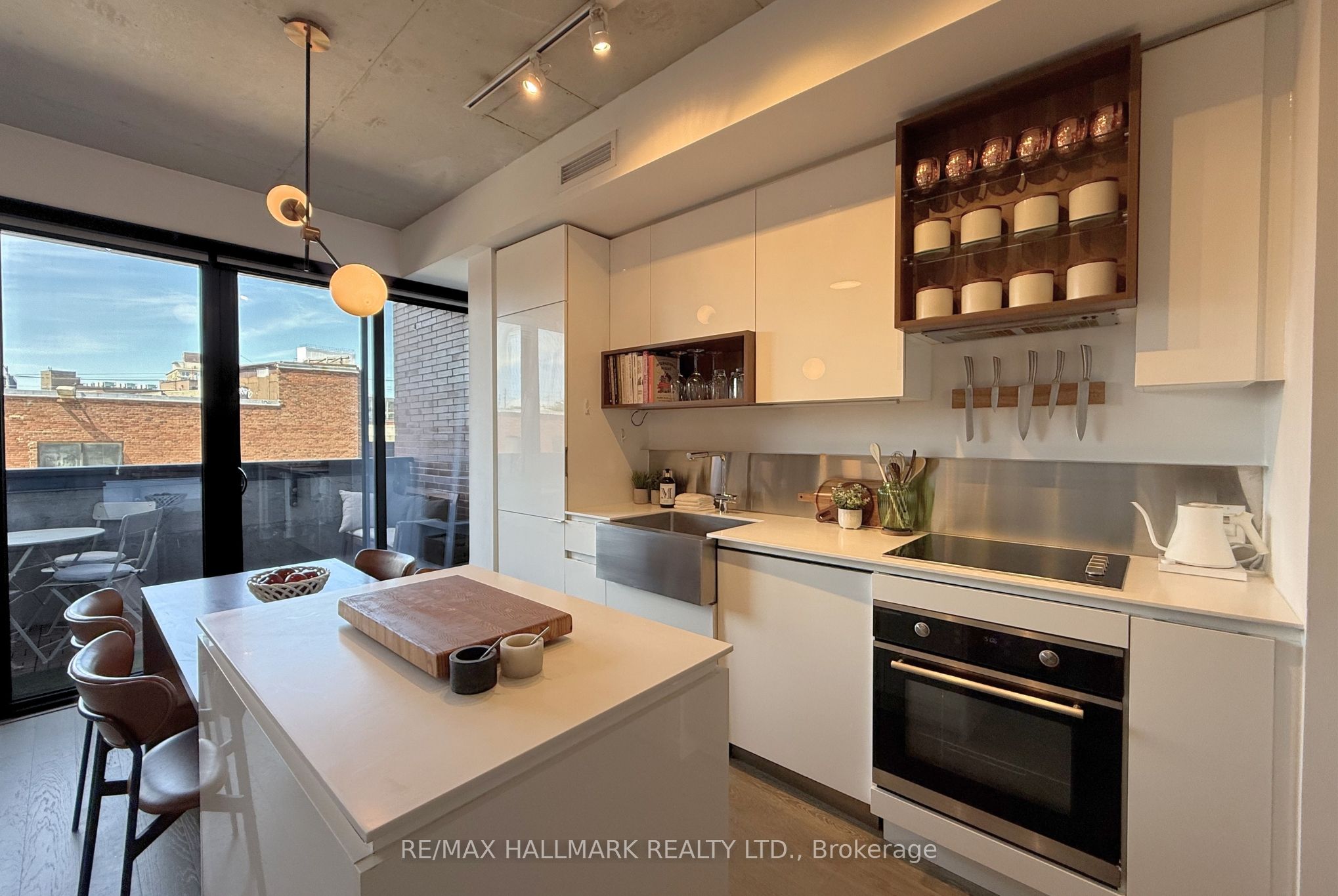 383 Sorauren Avenue 313, Toronto, ON M6R 0A4 photo 5