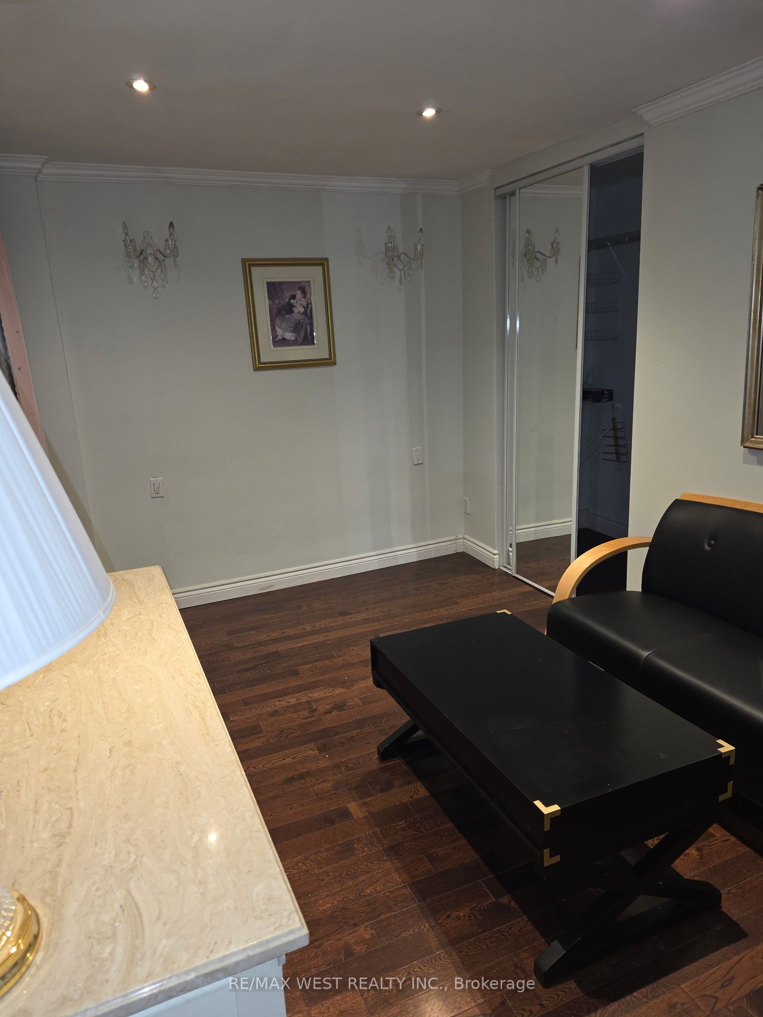87 Medland Crescent 2, Toronto, ON M6P 2N3 photo 2