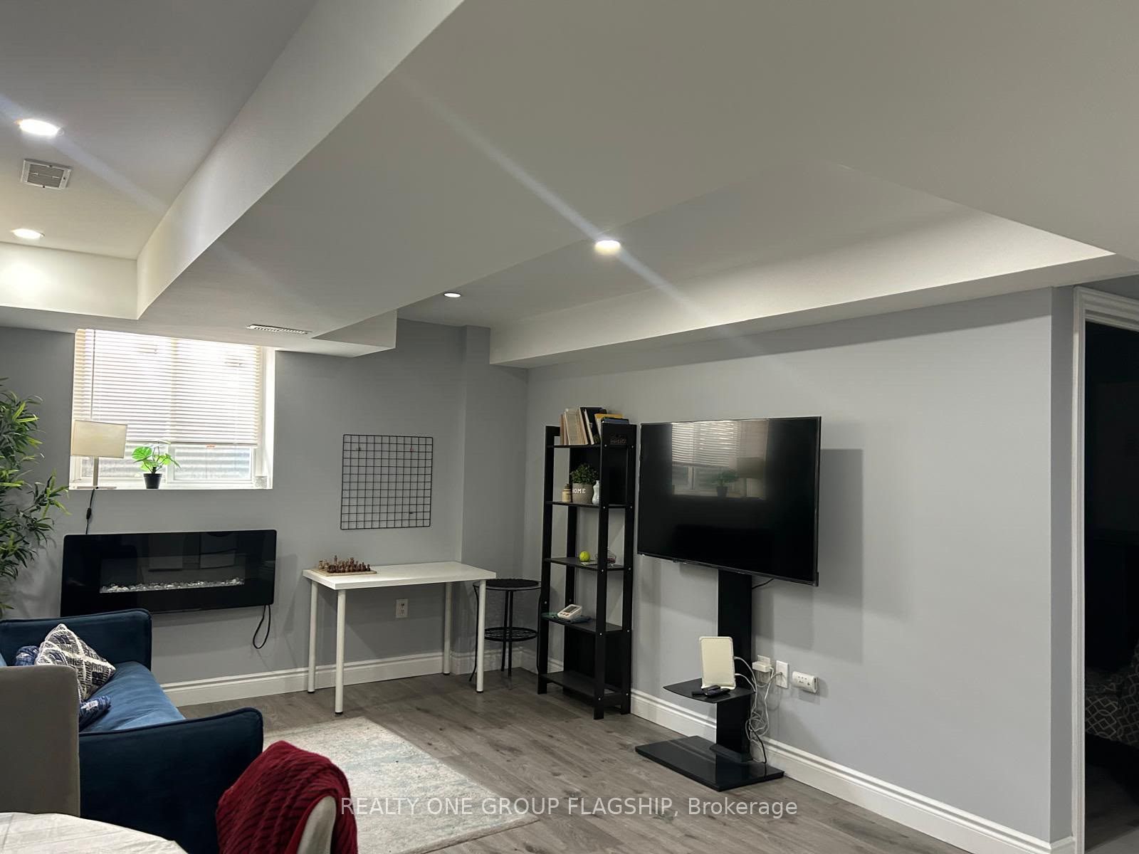 7 Hoxton Road, Brampton, ON L6S 5J3 photo 2