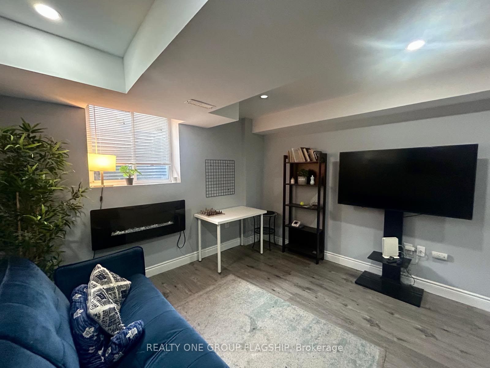 7 Hoxton Road, Brampton, ON L6S 5J3 photo 3