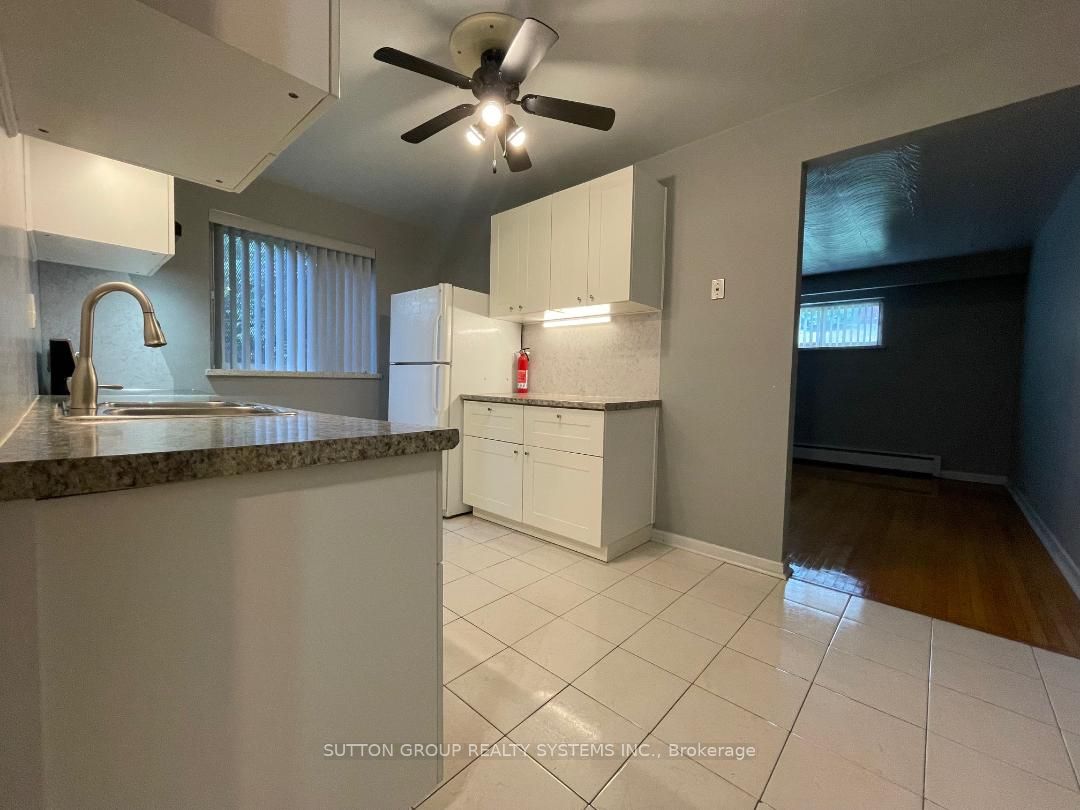 31 Cannon Road 6, Toronto, ON M8Y 1R8 photo 2