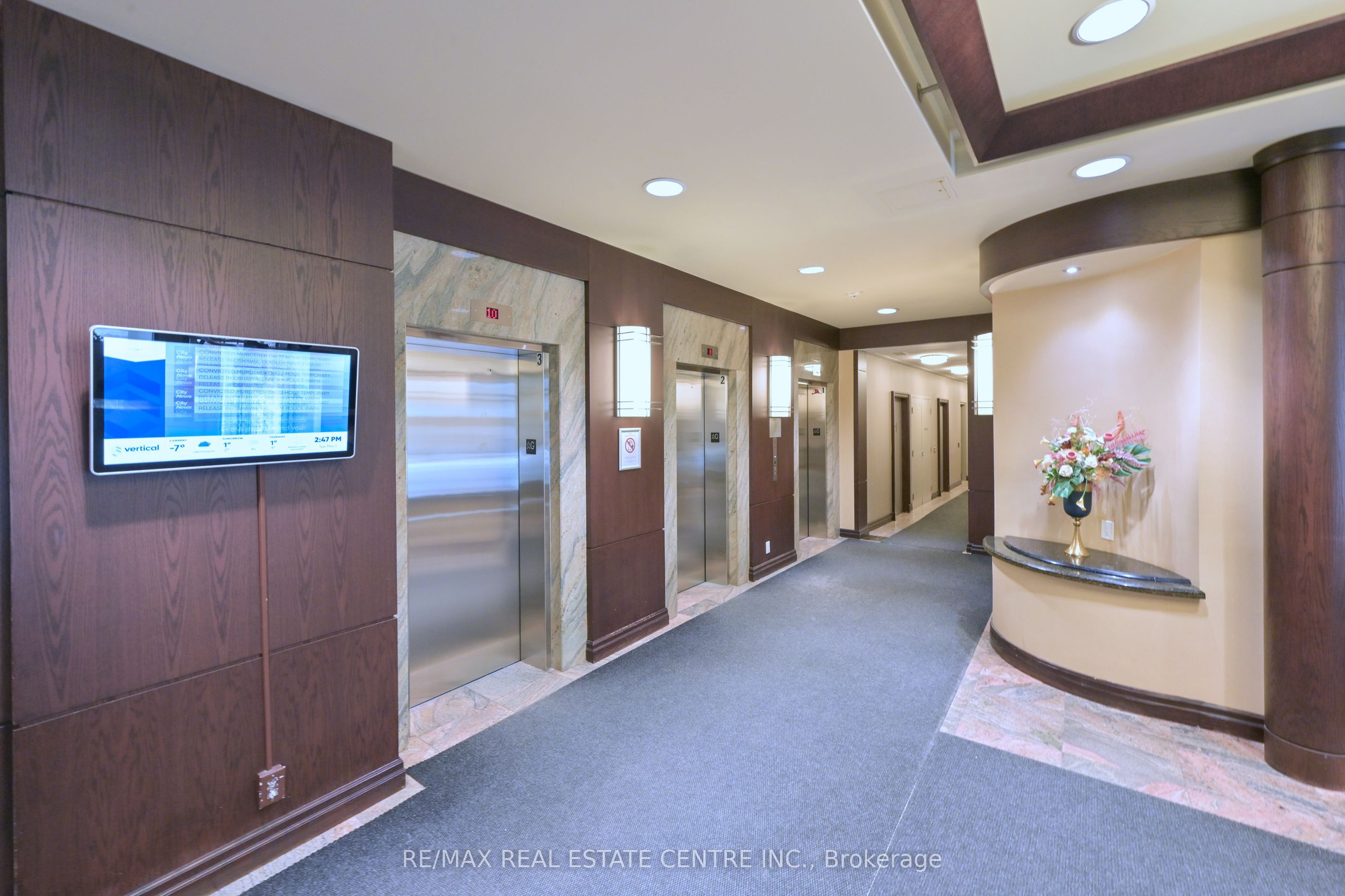 335 Rathburn Road W 1108, Mississauga, ON L5B 0C8 photo 5