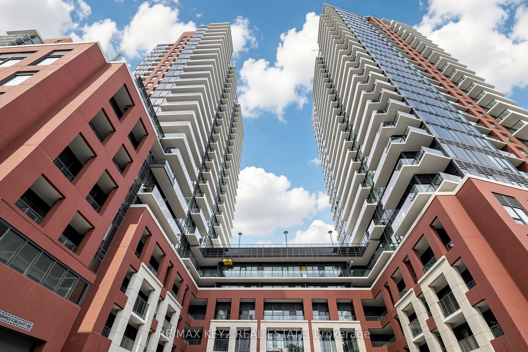 4010 Eglinton Avenue W 2004, Toronto, ON M9A 0G5