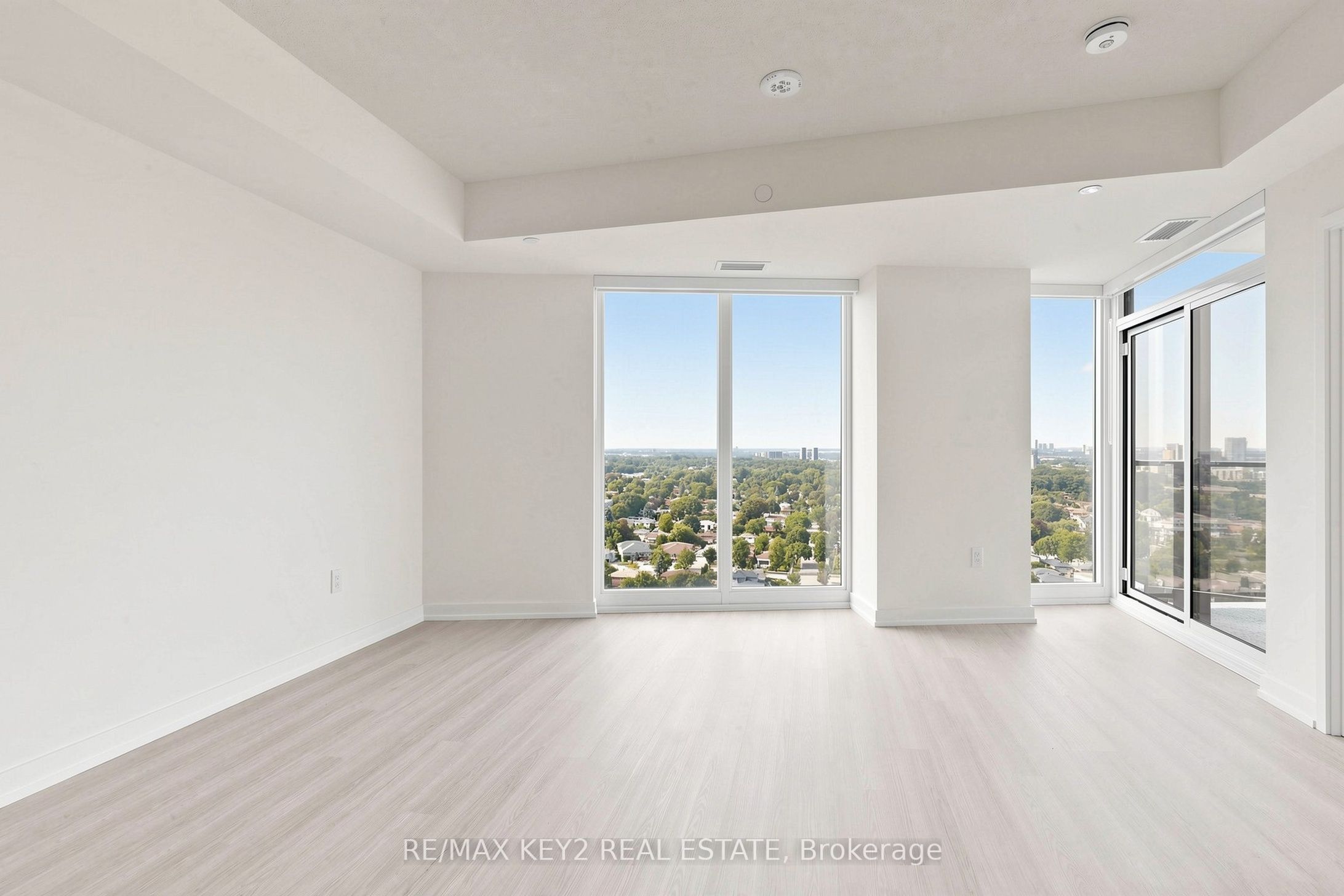 4010 Eglinton Avenue W 2004, Toronto, ON M9A 0G5 photo 3