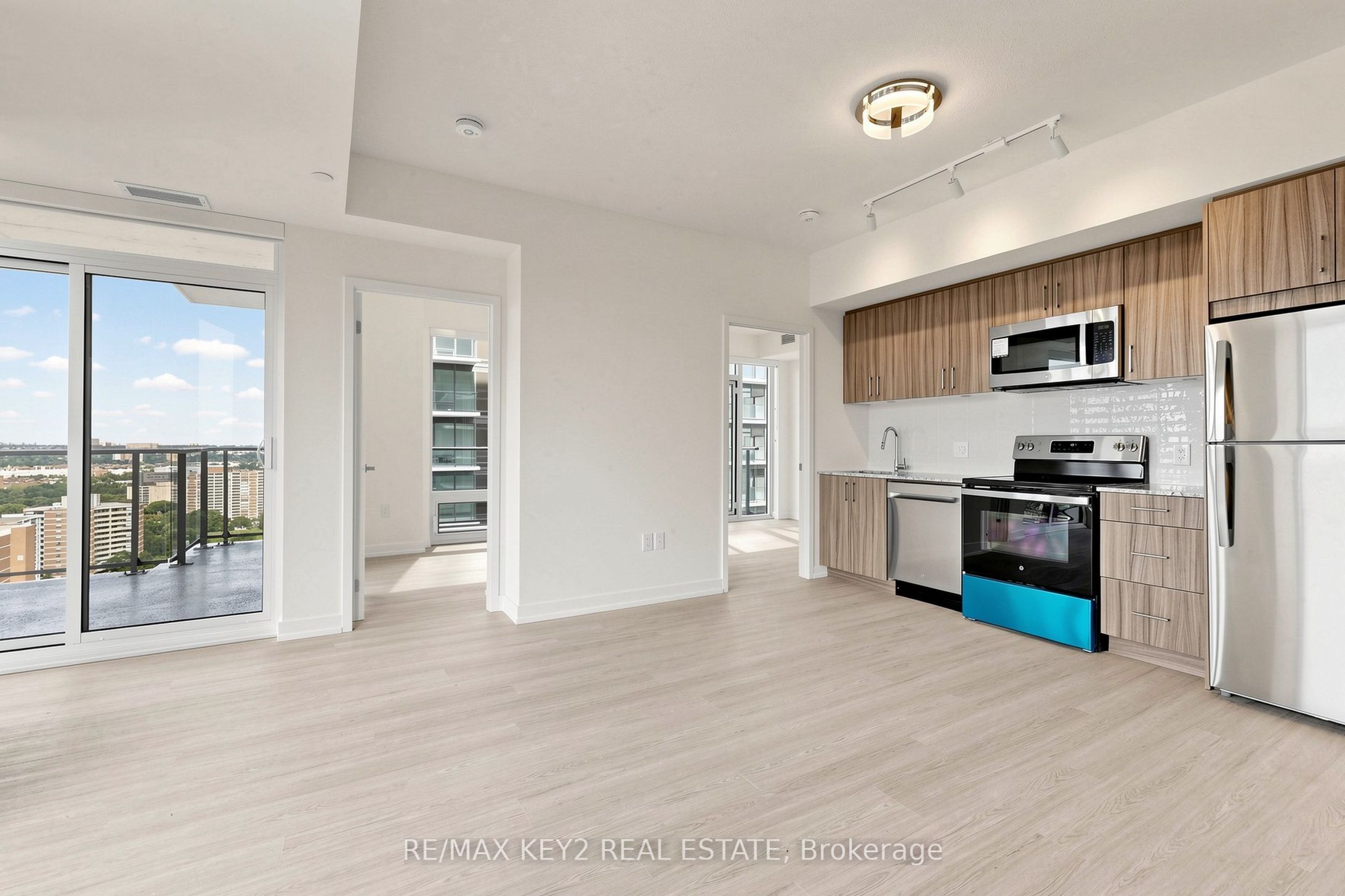 4010 Eglinton Avenue W 2004, Toronto, ON M9A 0G5 photo 5