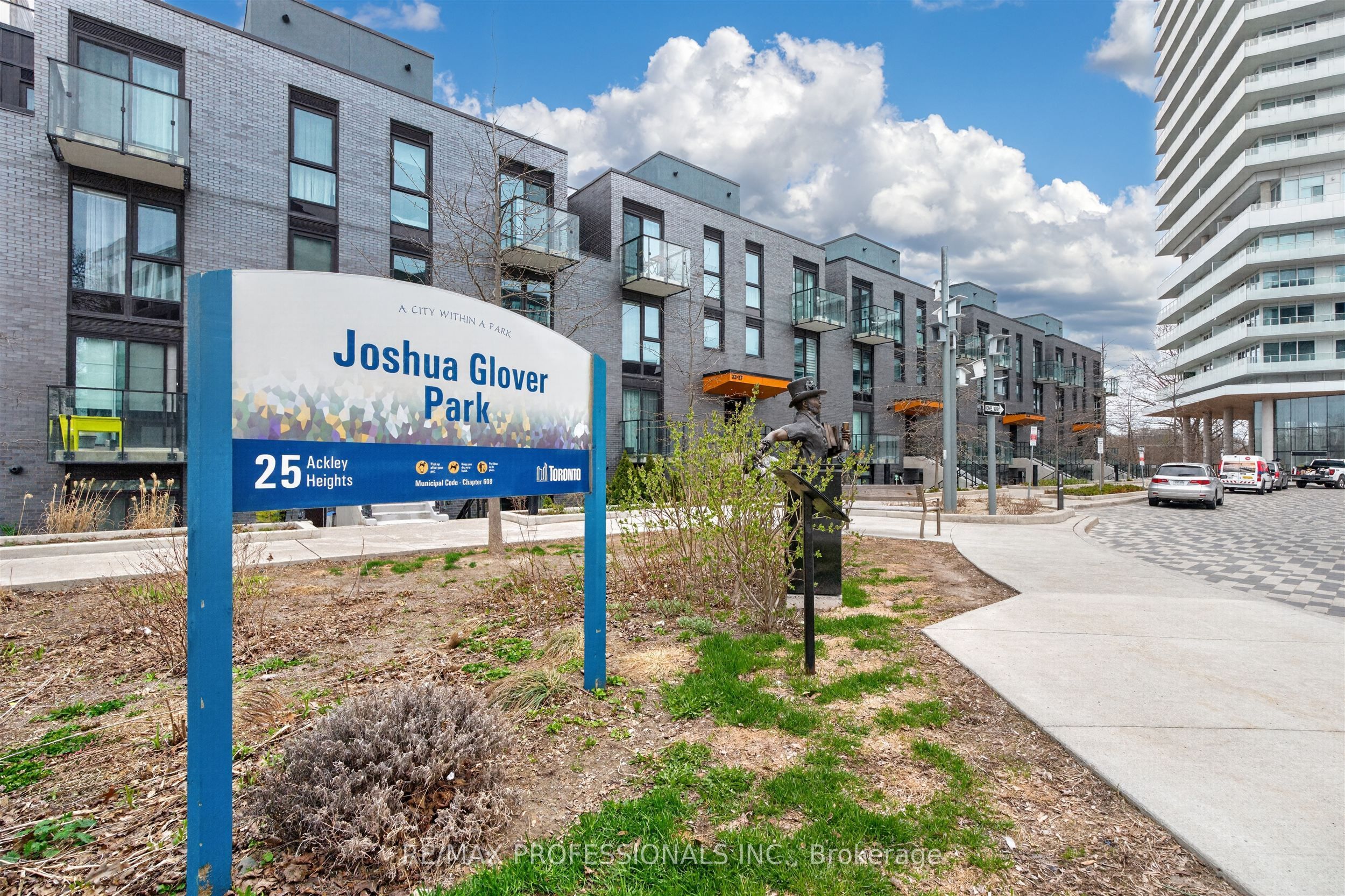 10 Brin Drive TH48, Toronto, ON M8X 0B3 photo 2