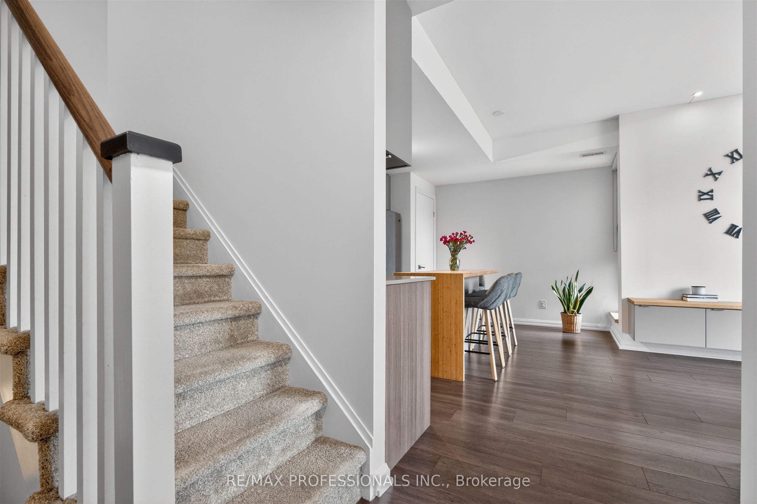 10 Brin Drive TH48, Toronto, ON M8X 0B3 photo 3