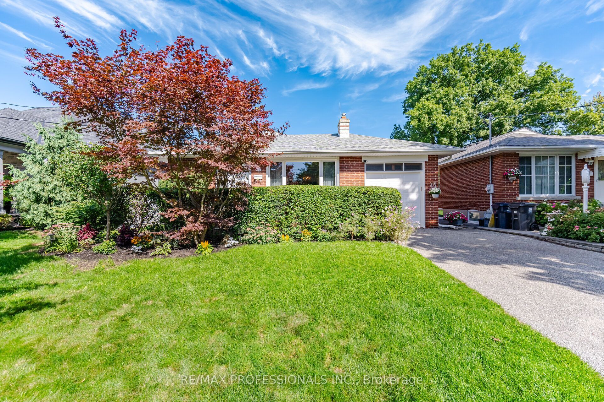 42 Cardigan Road, Toronto, ON M8Z 2W2