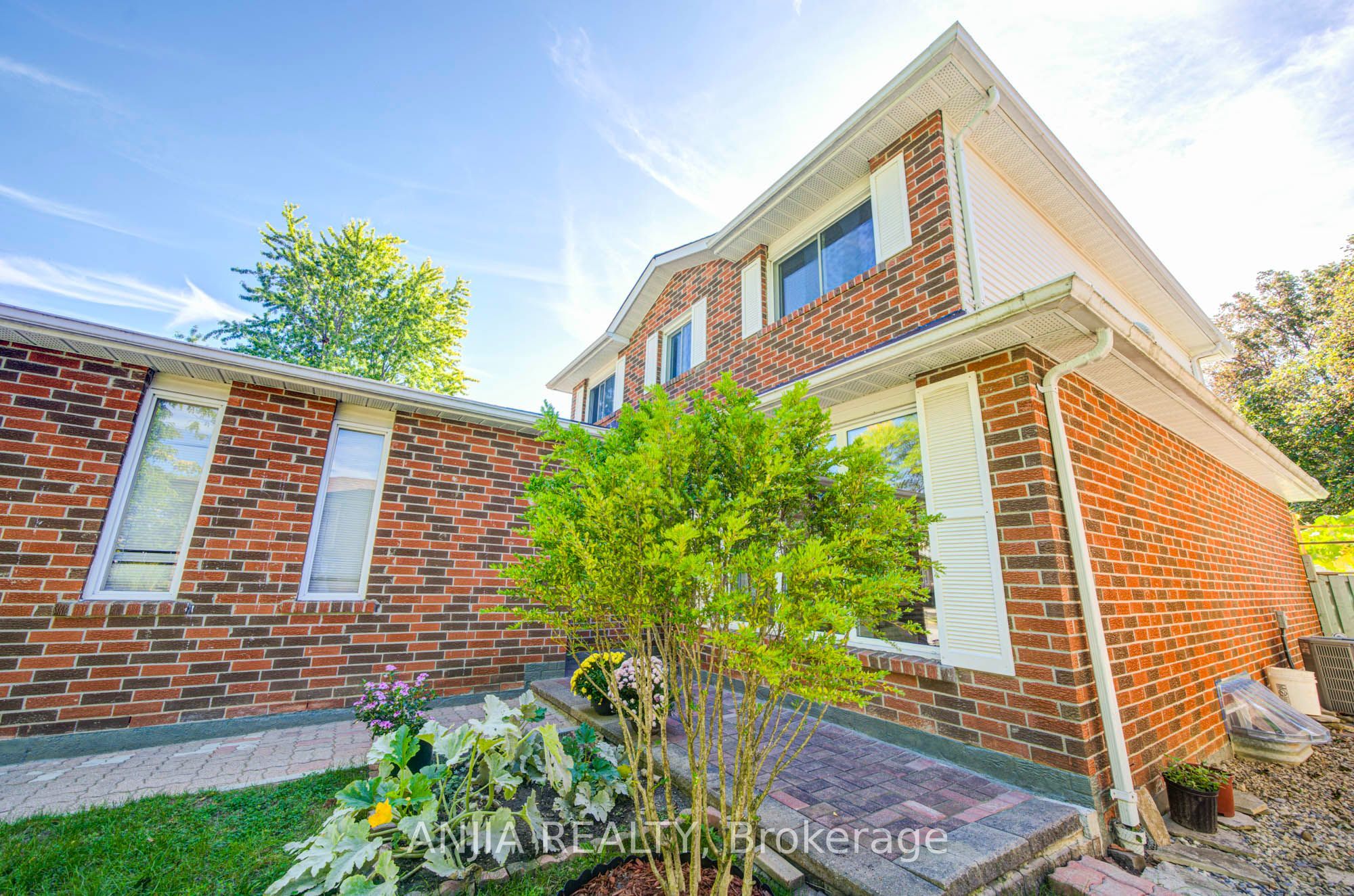77 Royal Palm Drive, Brampton, ON L6Z 1P2 photo 3