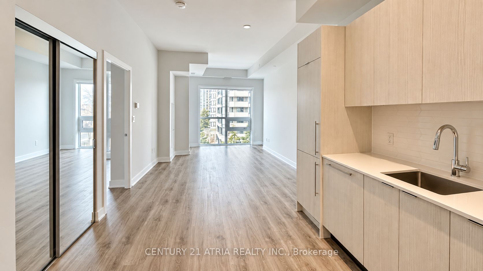 430 Square One Drive 323, Mississauga, ON L5B 0L6 photo 3