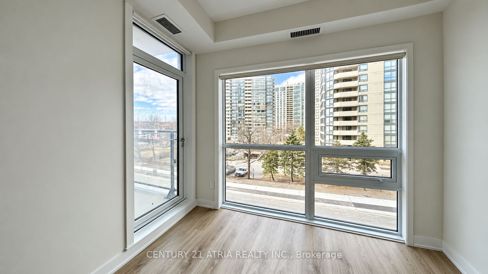 430 Square One Drive 323, Mississauga, ON L5B 0L6 photo 5
