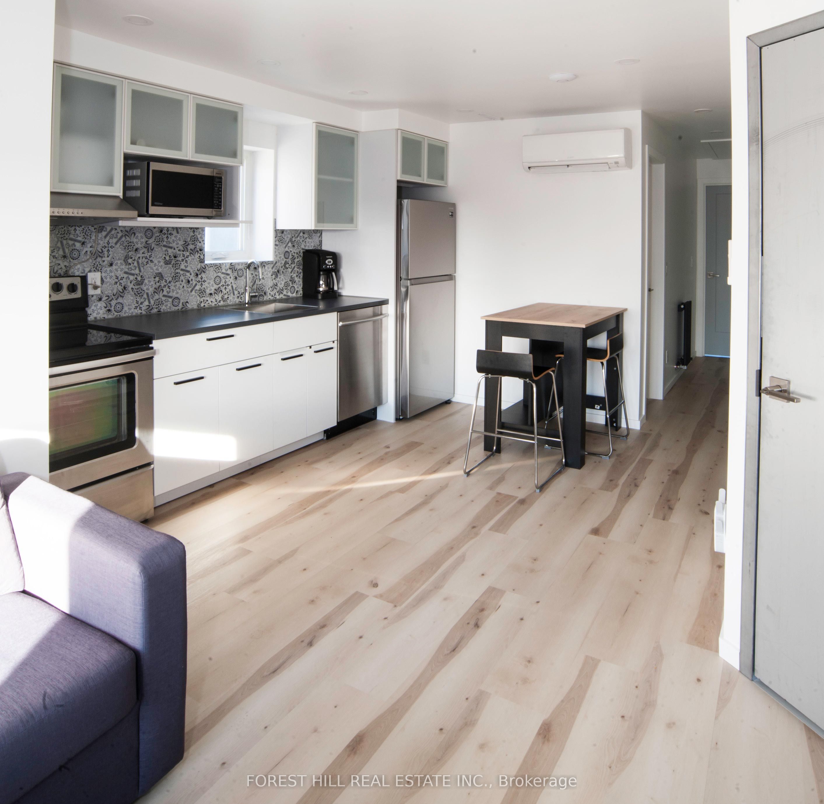 214 Blackthorn Avenue Second Floor, Toronto, ON M6N 3H8 photo 4