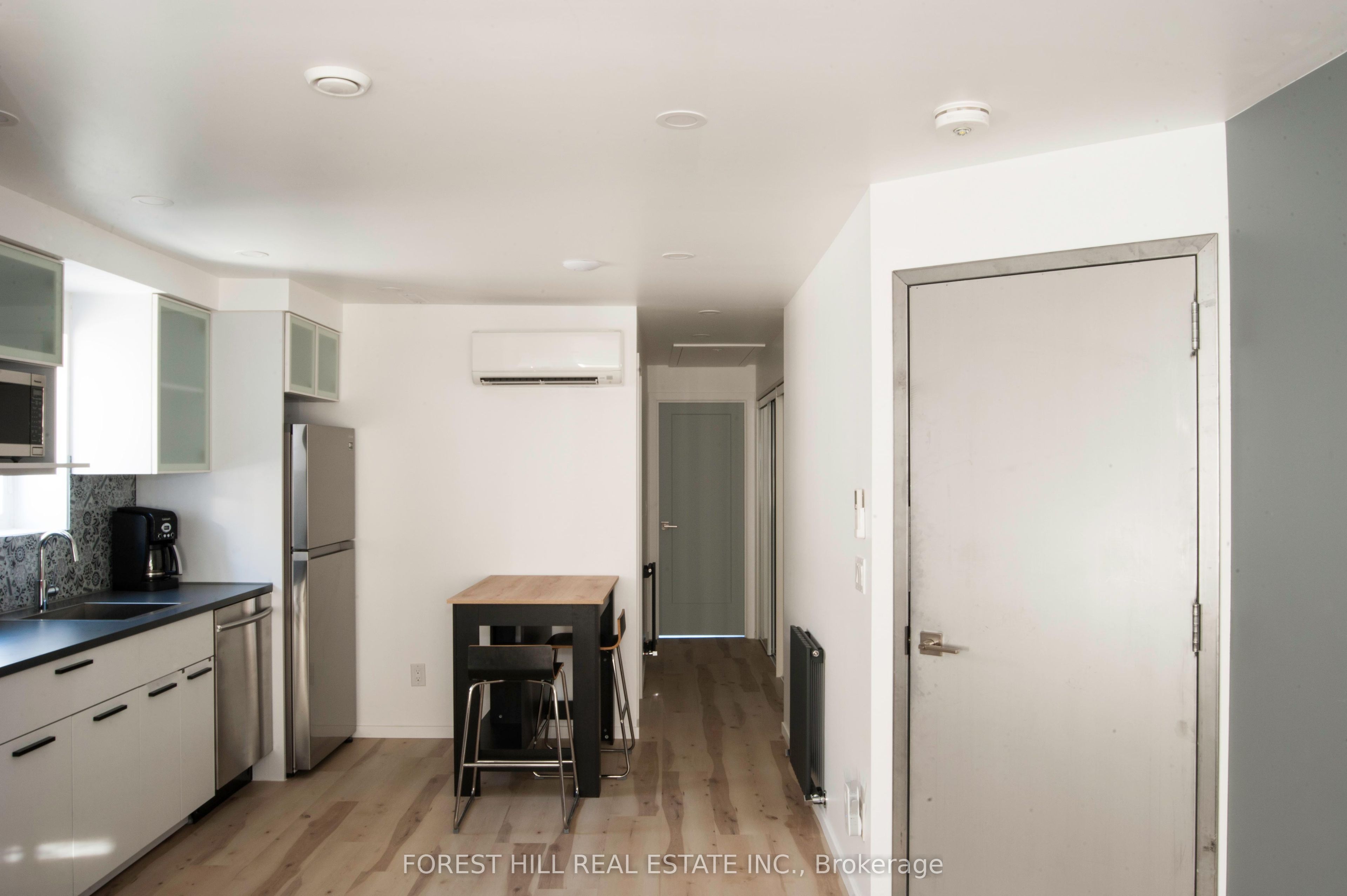 214 Blackthorn Avenue Second Floor, Toronto, ON M6N 3H8 photo 5