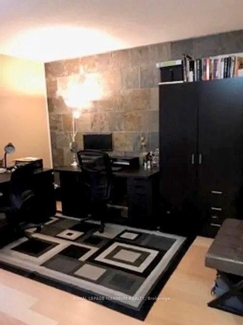 1040 The Queensway Avenue 415, Toronto, ON M8Z 0A7 photo 3