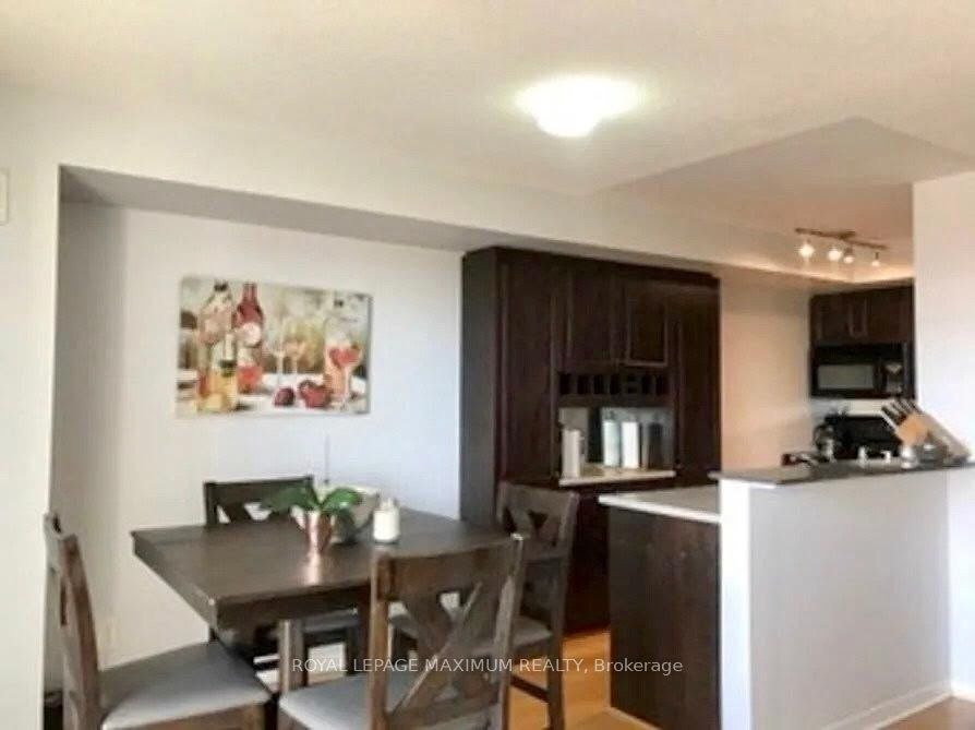 1040 The Queensway Avenue 415, Toronto, ON M8Z 0A7 photo 5