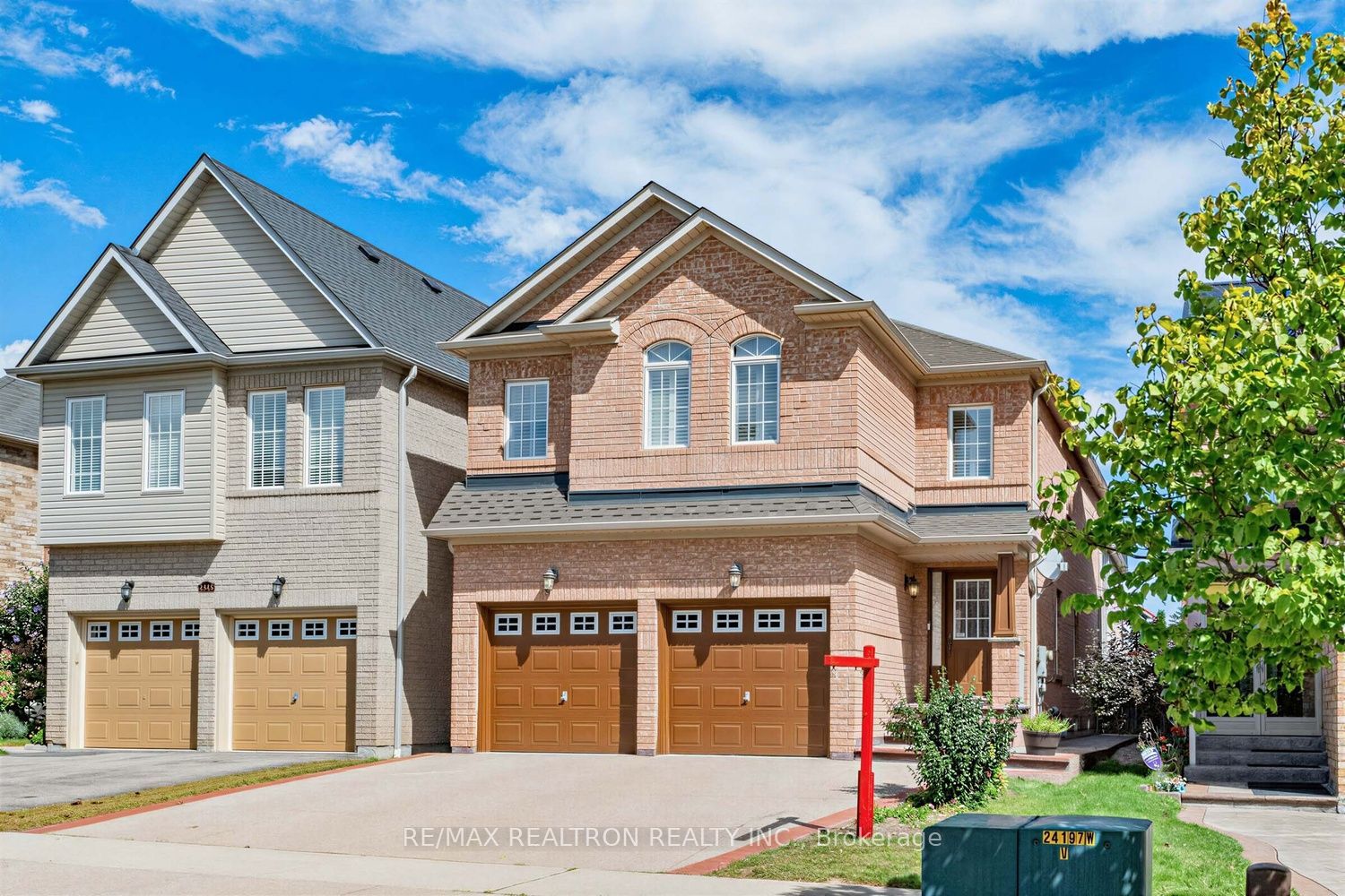 4841 Apple Blossom Circle, Mississauga, ON L5V 3C6 photo 2