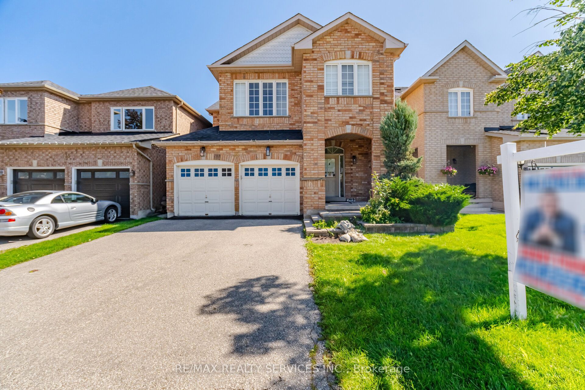 33 Sewells Lane, Brampton, ON L7A 2Z9 photo 2
