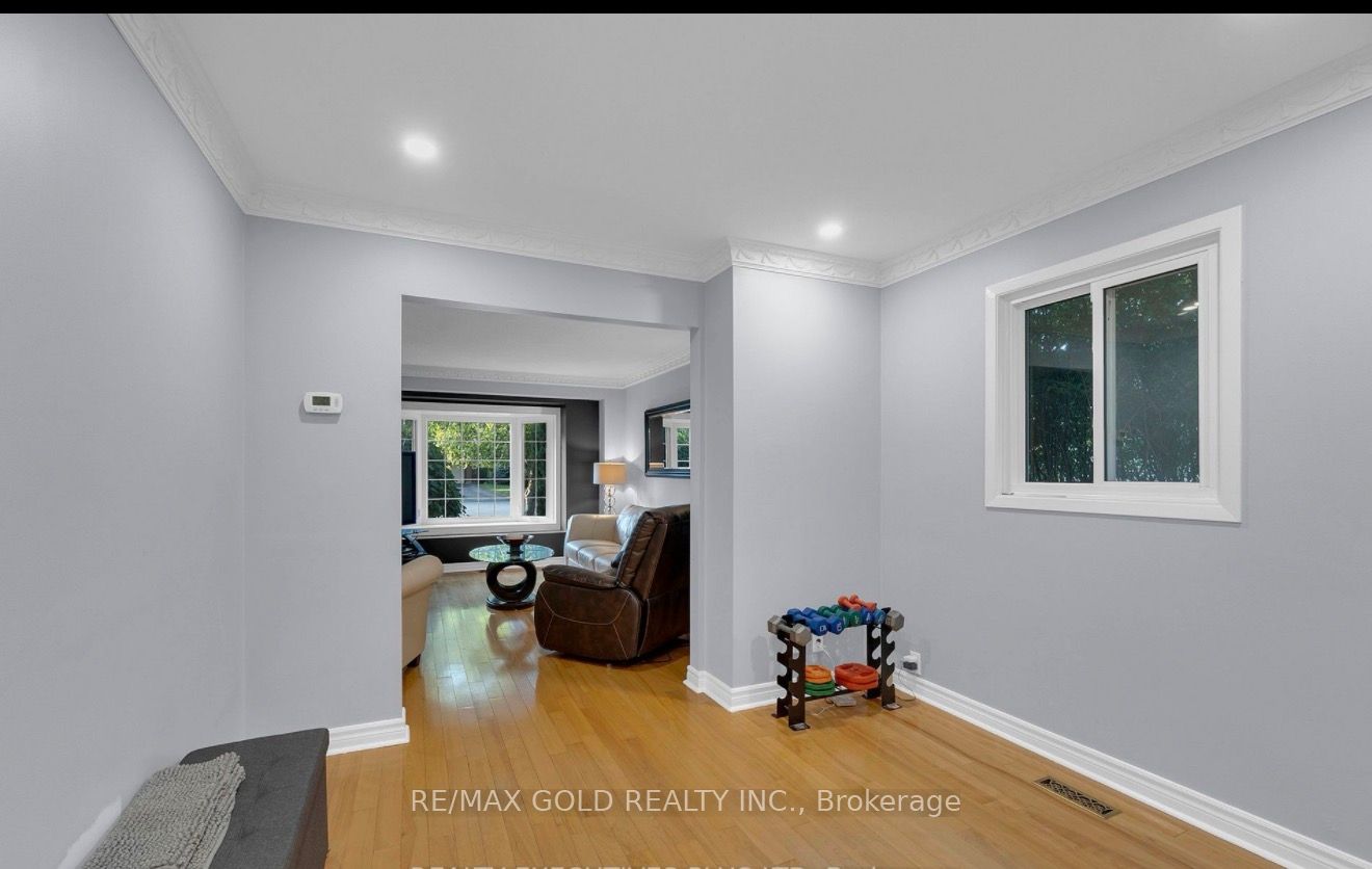 16 Melita Place, Brampton, ON L6S 2Z3 photo 5