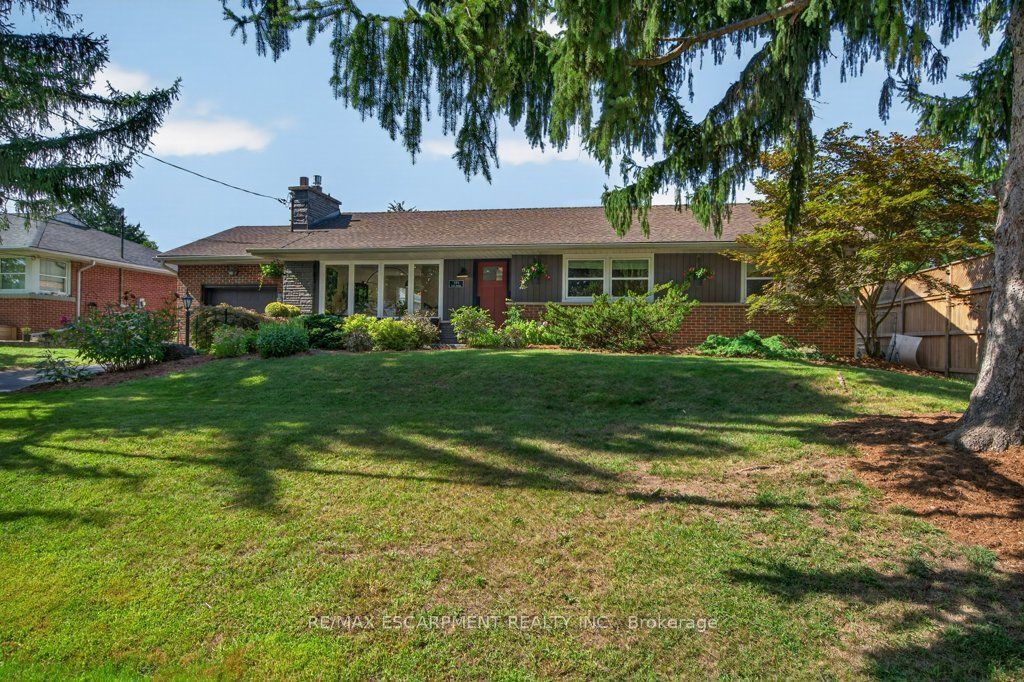 395 Lark Avenue, Burlington, ON L7T 2T1 photo 2