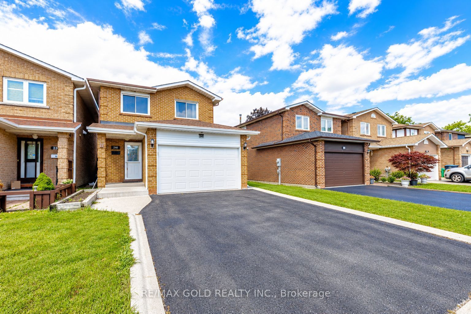 240 Simmons Boulevard, Brampton, ON L6V 3Y1 photo 2