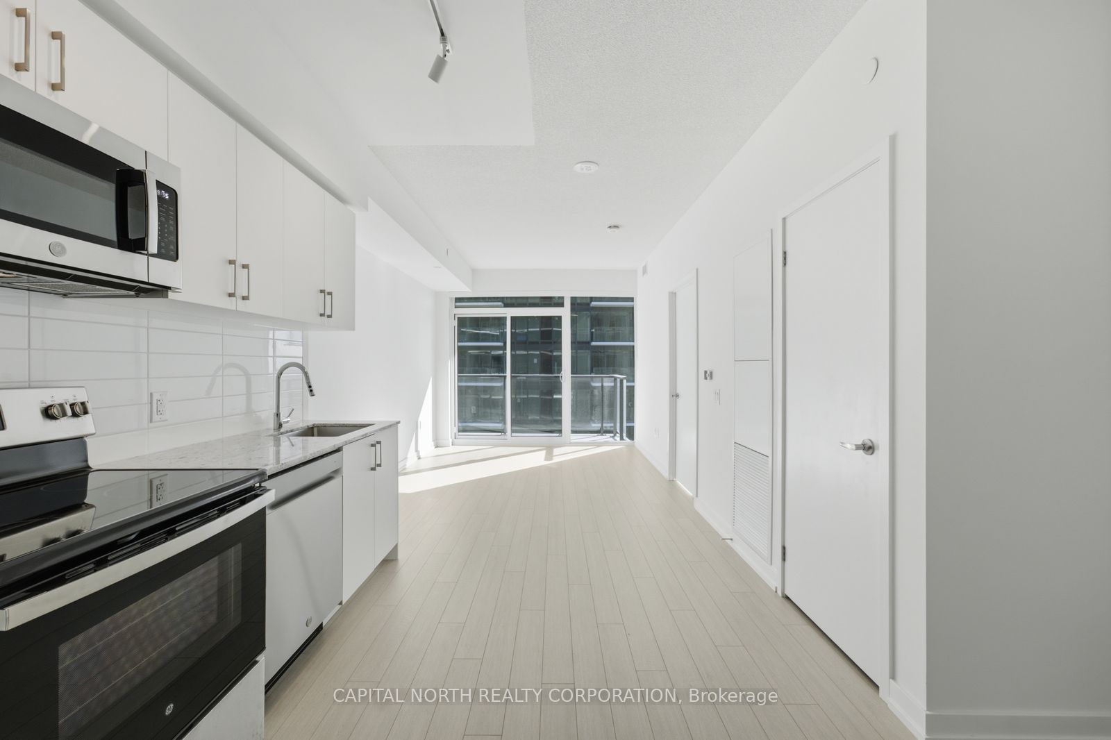 4010 Eglinton Avenue W 2207, Toronto, ON M9A 0G5 photo 4