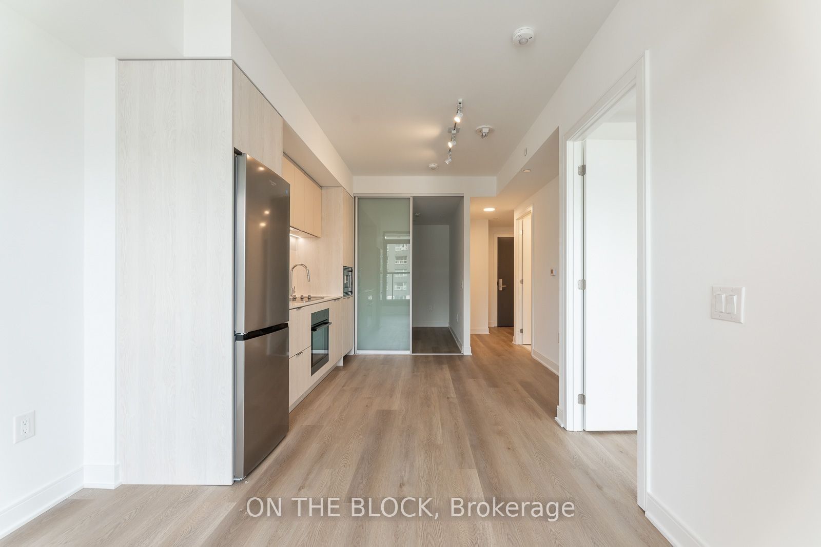 86 Dundas Street E 807, Mississauga, ON L5A 1W4 photo 4