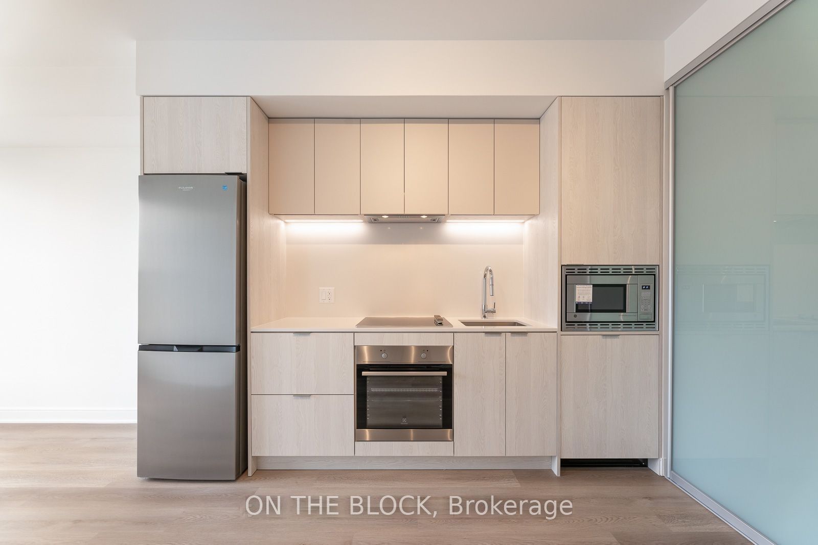 86 Dundas Street E 807, Mississauga, ON L5A 1W4 photo 5