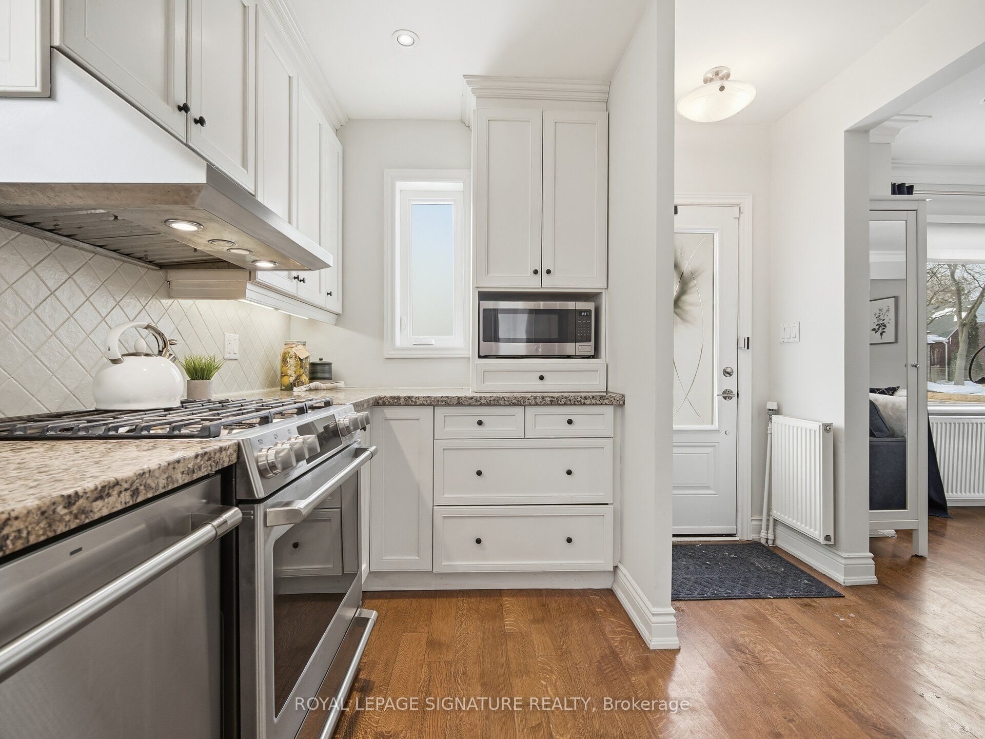 205 Prince Edward Drive S, Toronto, ON M8Y 3X1 photo 4