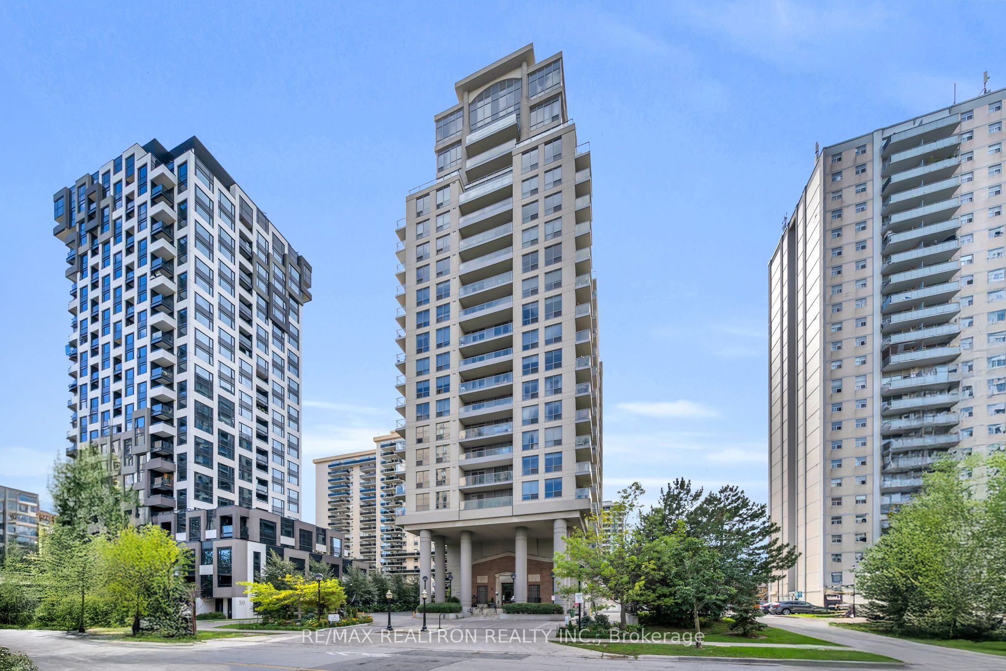 70 High Park Avenue 1210, Toronto, ON M6P 1A1 photo 2