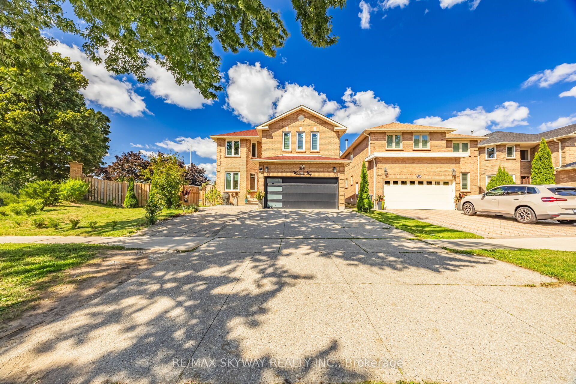 743 Winterton Way, Mississauga, ON L5R 3H7 photo 2