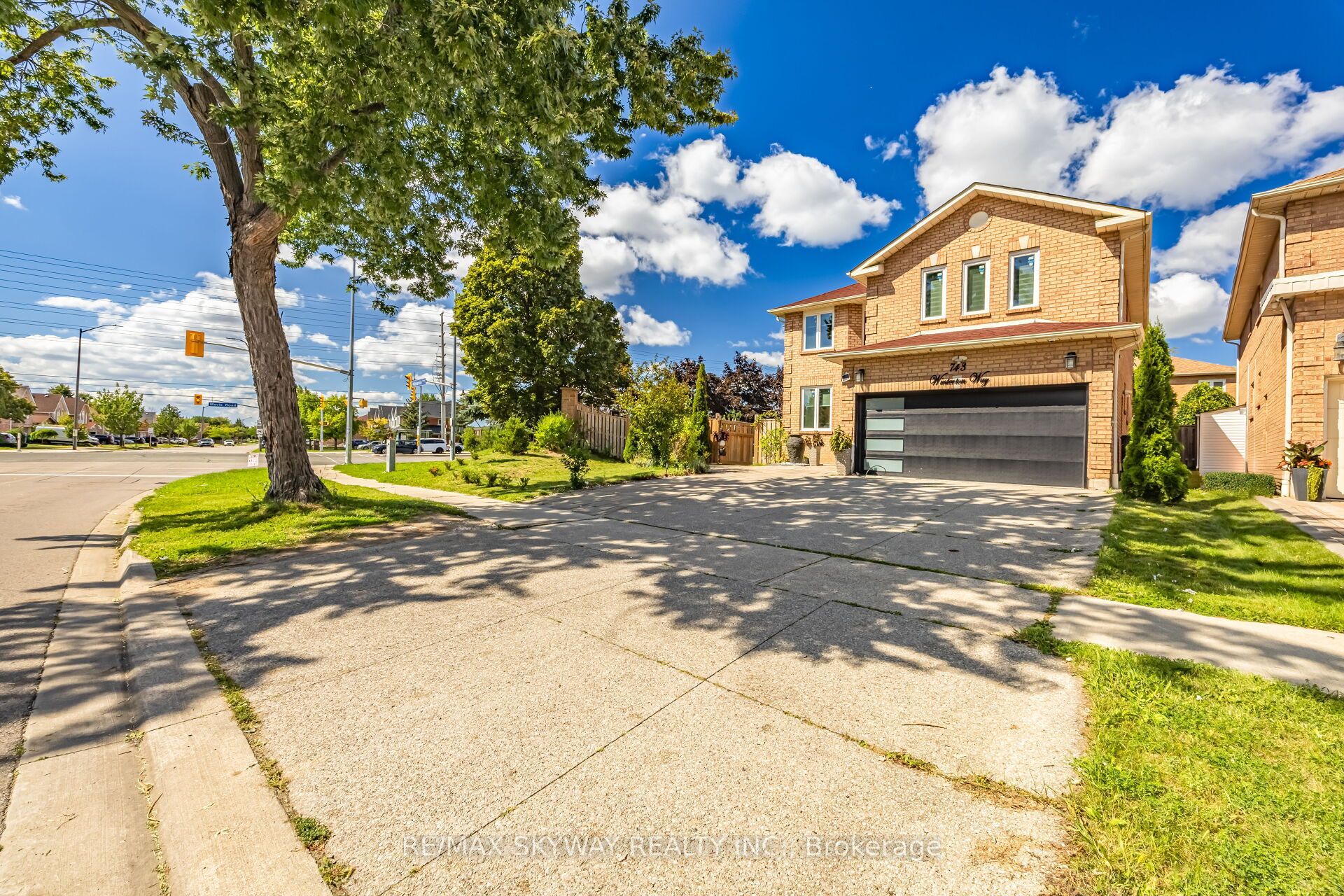 743 Winterton Way, Mississauga, ON L5R 3H7 photo 3