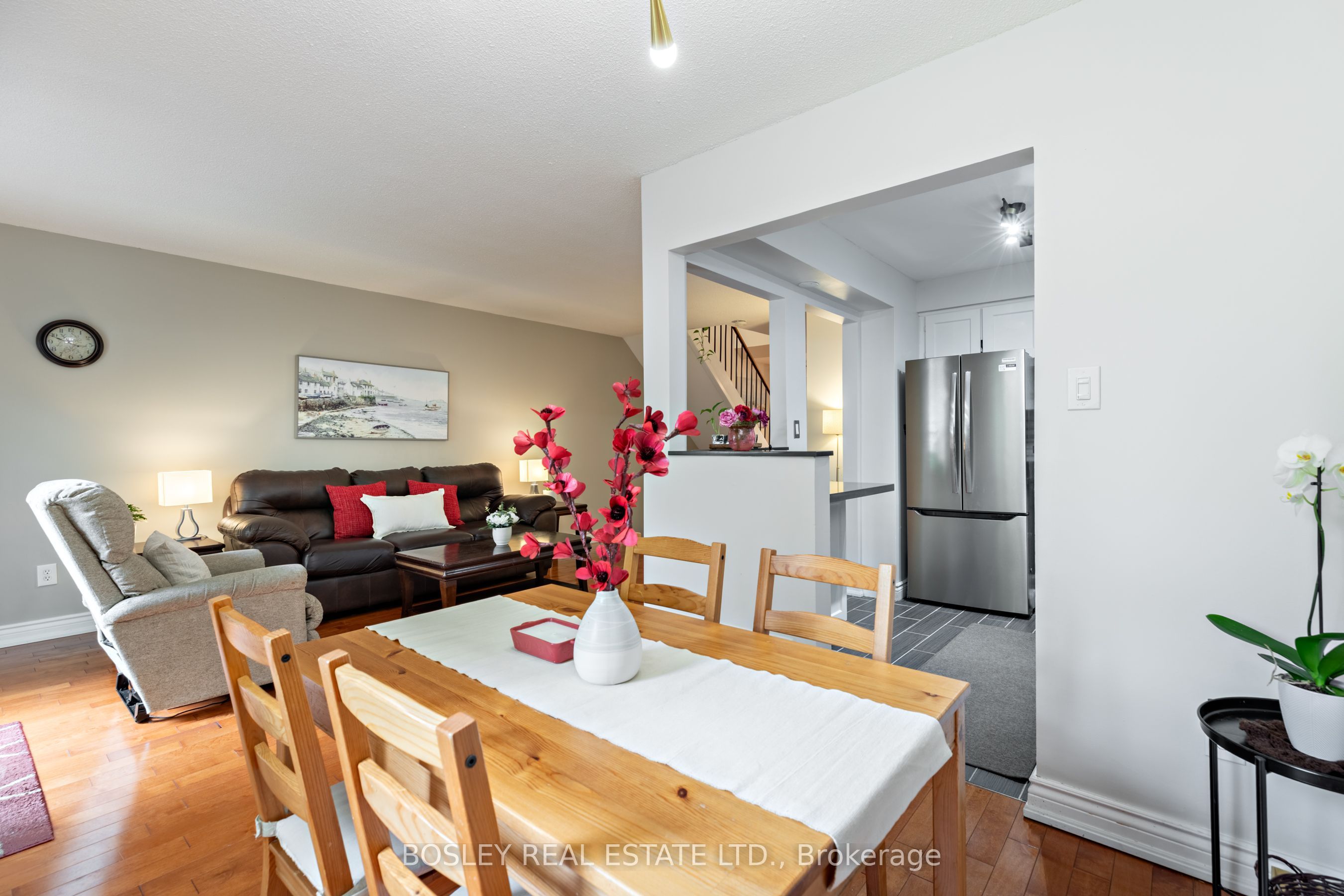 6 Markburn Court, Toronto, ON M9C 4Z1 photo 2