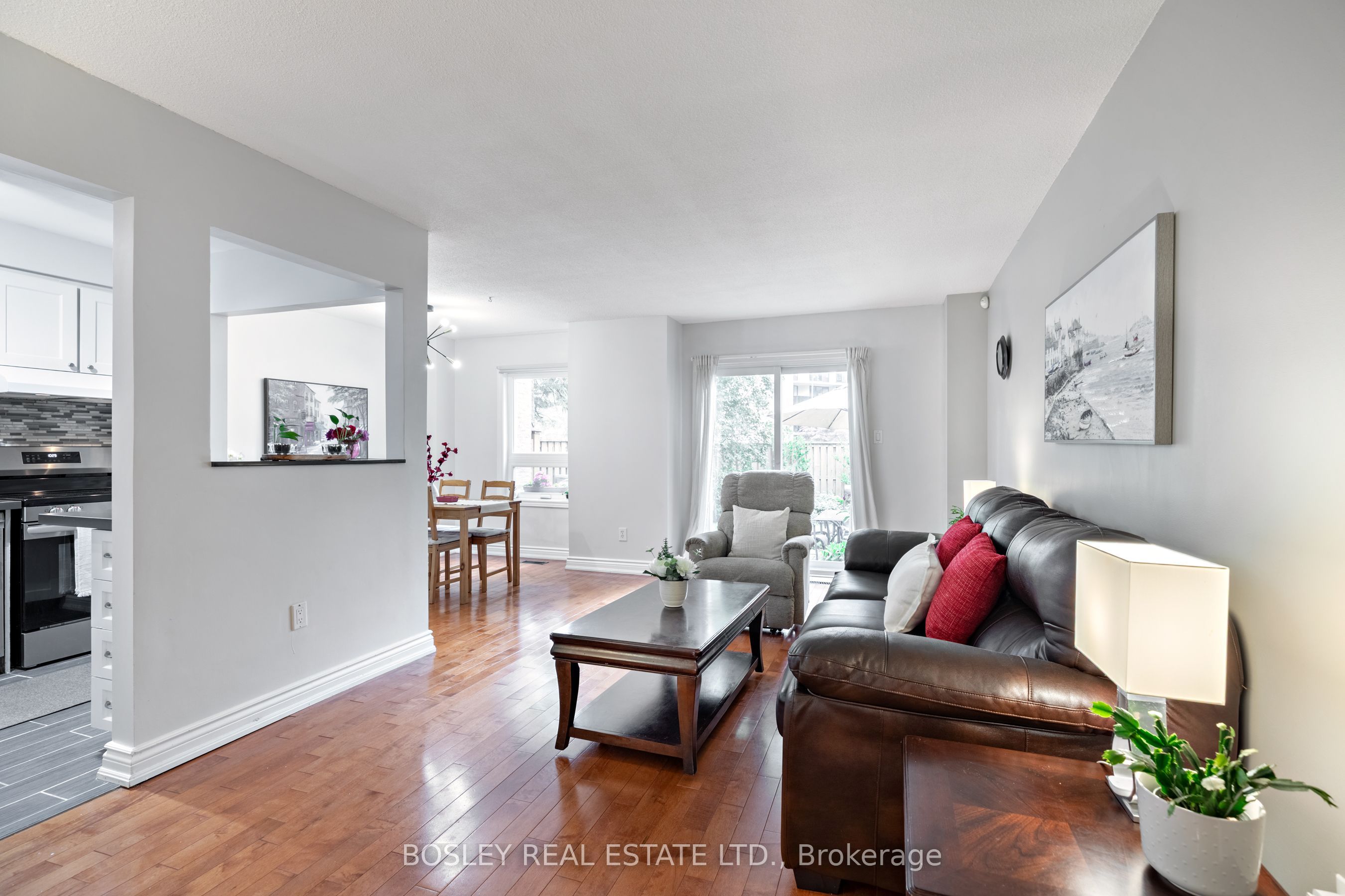 6 Markburn Court, Toronto, ON M9C 4Z1 photo 3