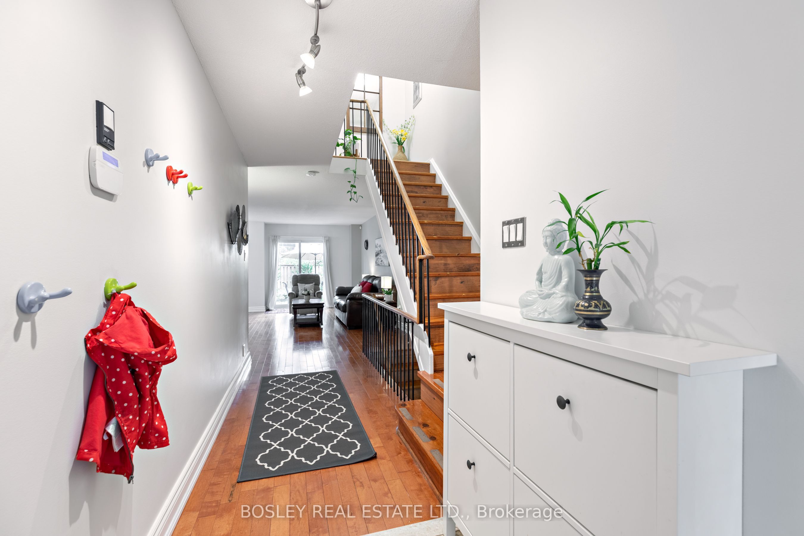 6 Markburn Court, Toronto, ON M9C 4Z1 photo 4