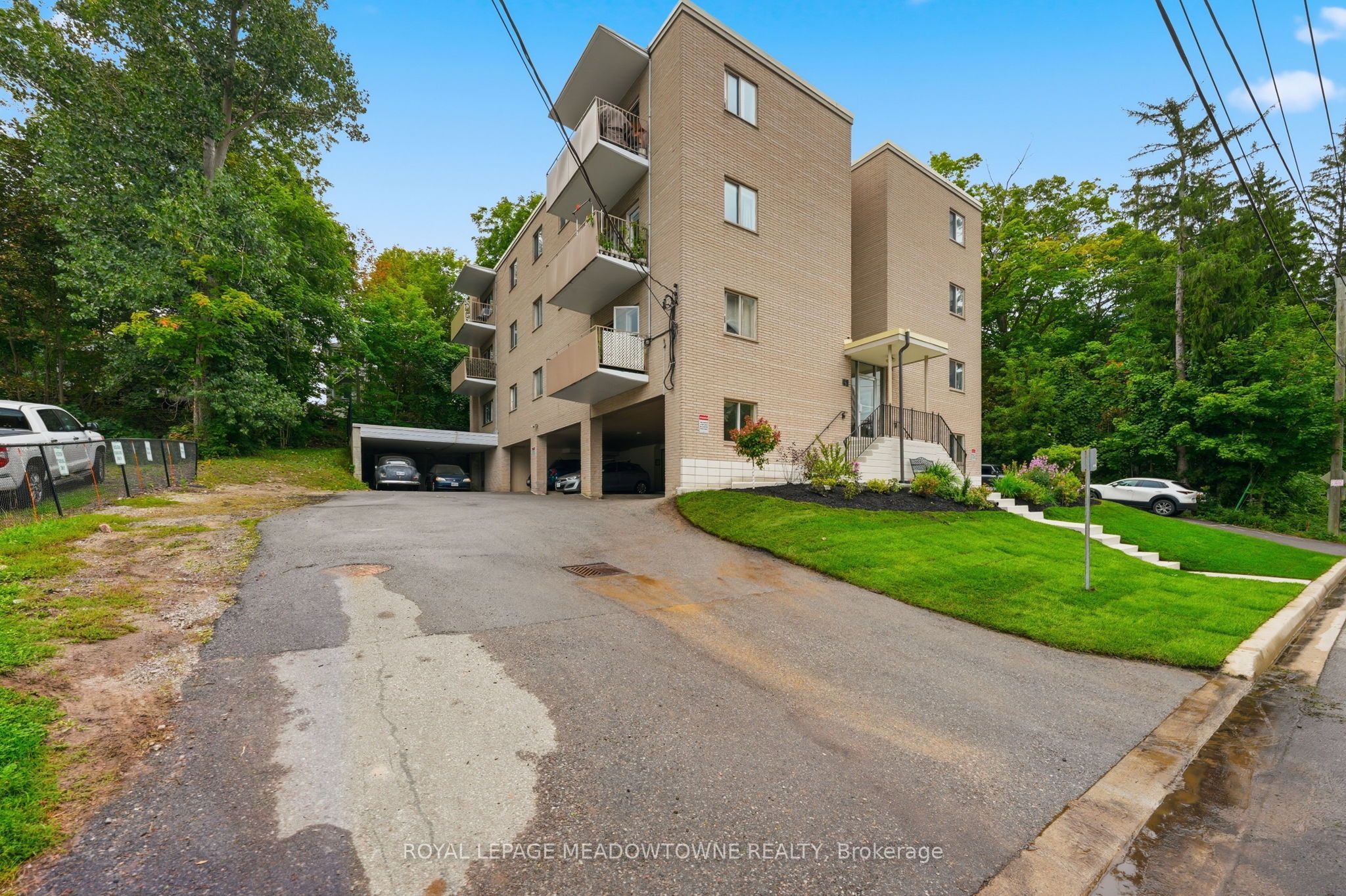 49 Park Avenue 301, Halton Hills, ON L7G 3H9 photo 2