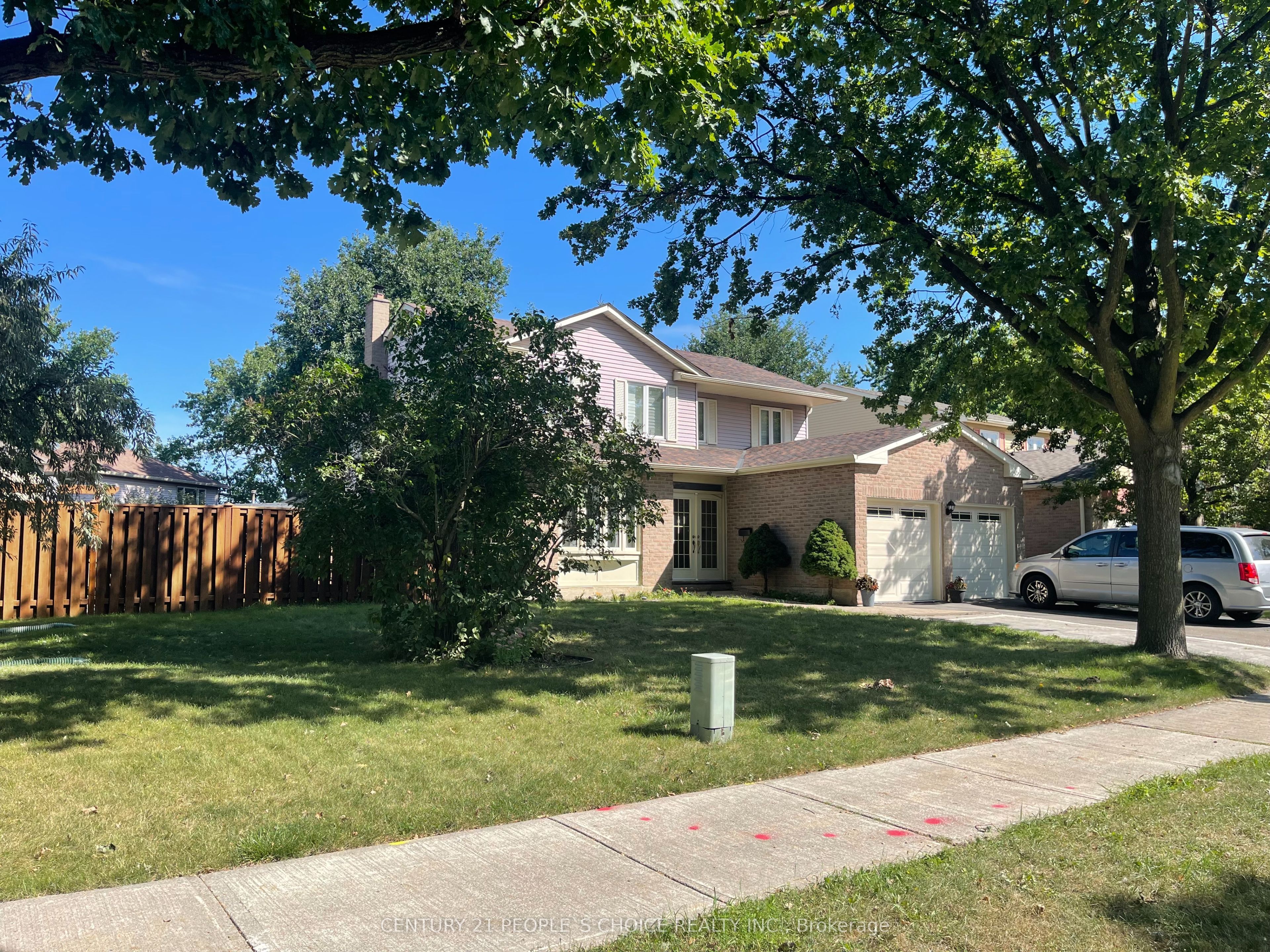 6063 Farmstead Lane, Mississauga, ON L5N 2Y9 photo 2