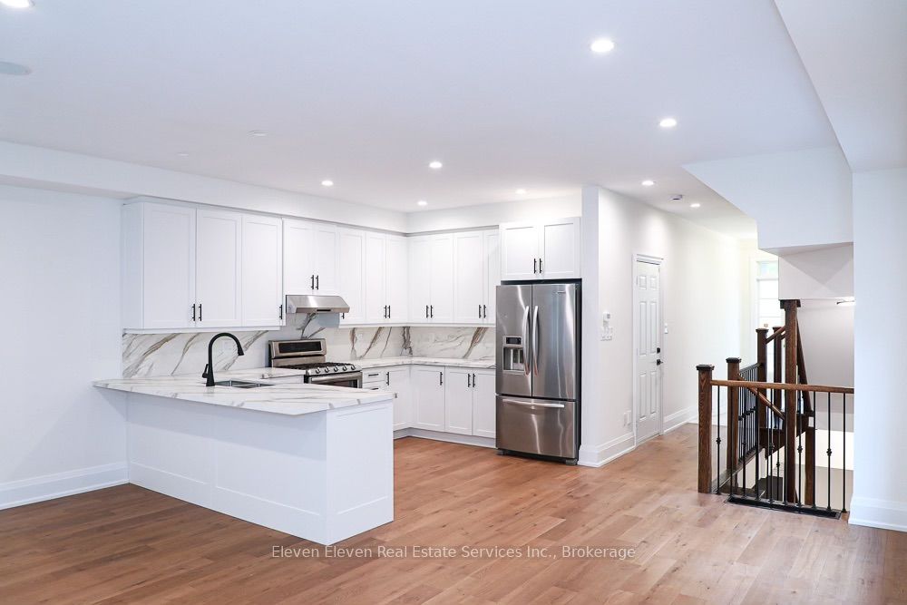 1557 Eglinton Avenue W Upper, Mississauga, ON L5M 7C1 photo 2
