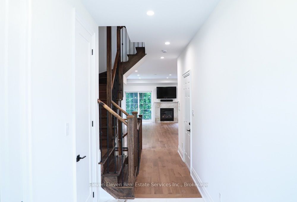 1557 Eglinton Avenue W Upper, Mississauga, ON L5M 7C1 photo 4