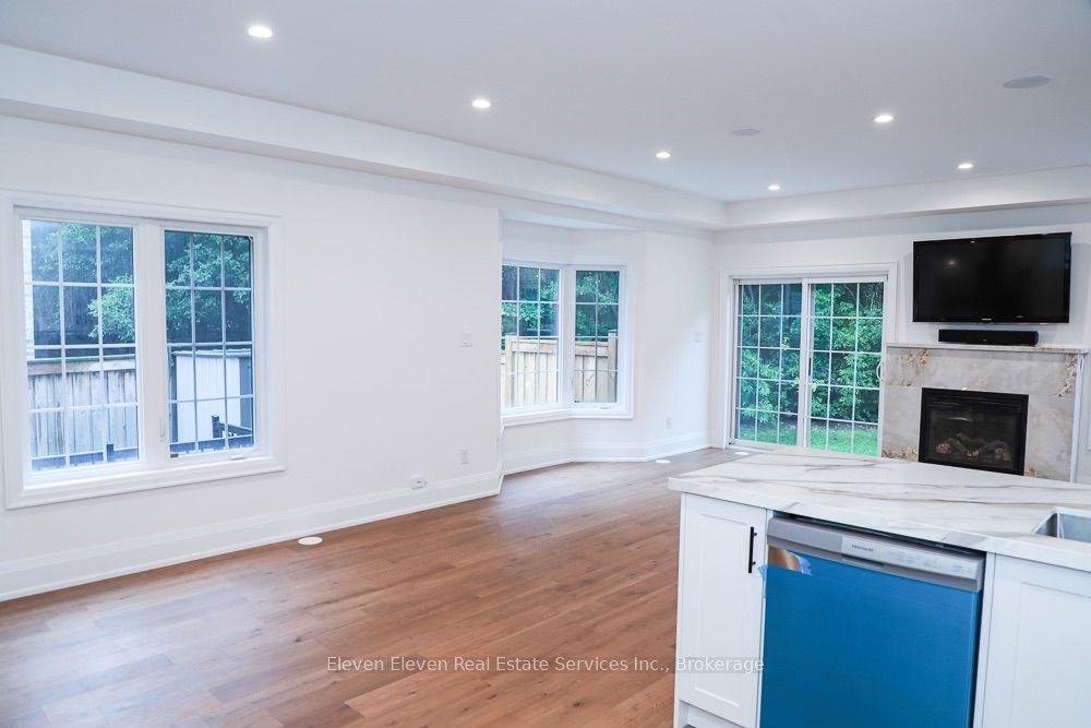 1557 Eglinton Avenue W Upper, Mississauga, ON L5M 7C1 photo 5