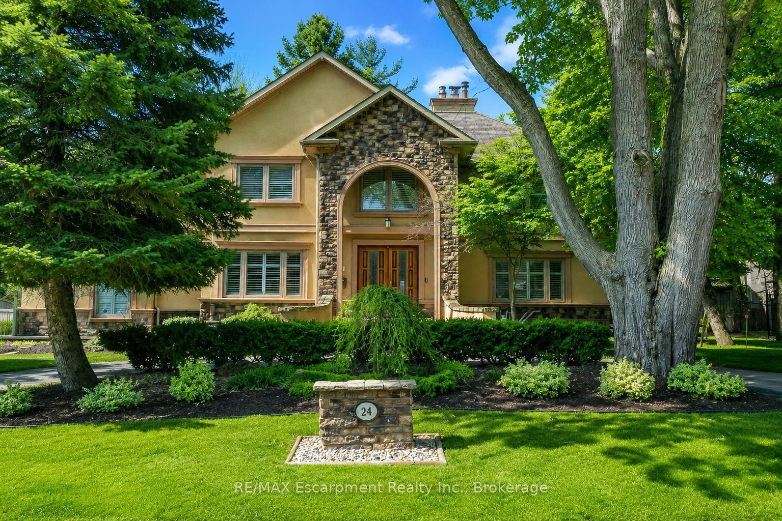 24 Birbank Drive, Oakville, ON L6J 4Y9