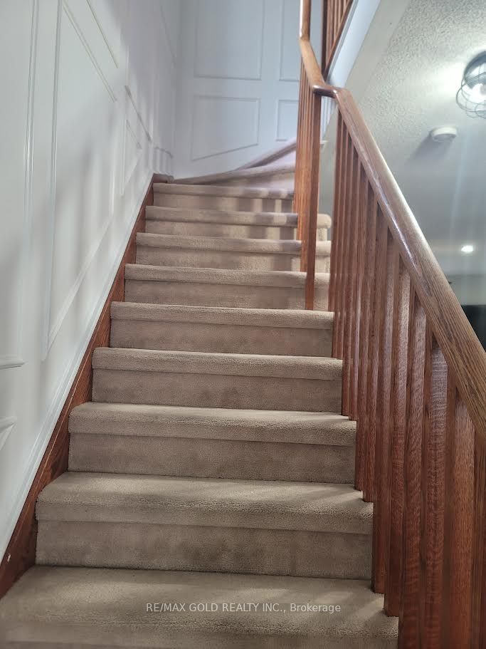 12 Cailiff Street, Brampton, ON L6Y 0P9 photo 2