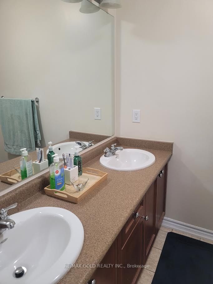 12 Cailiff Street, Brampton, ON L6Y 0P9 photo 4