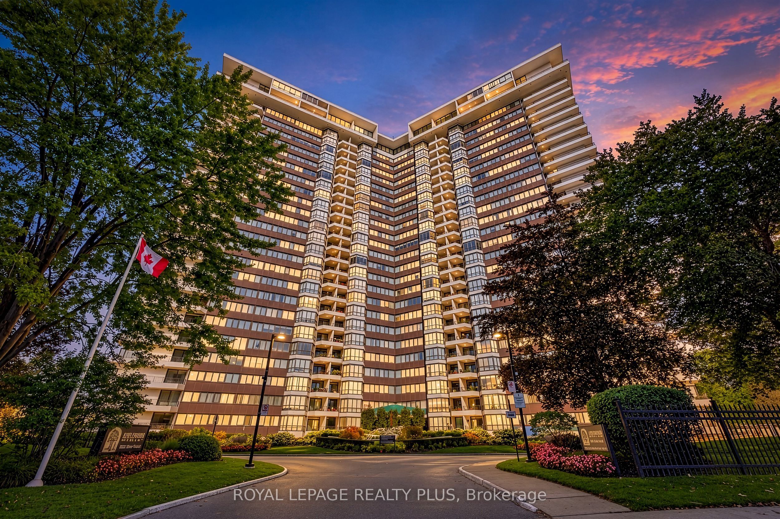 1333 Bloor Street 1608, Mississauga, ON L4Y 3T6 photo 2