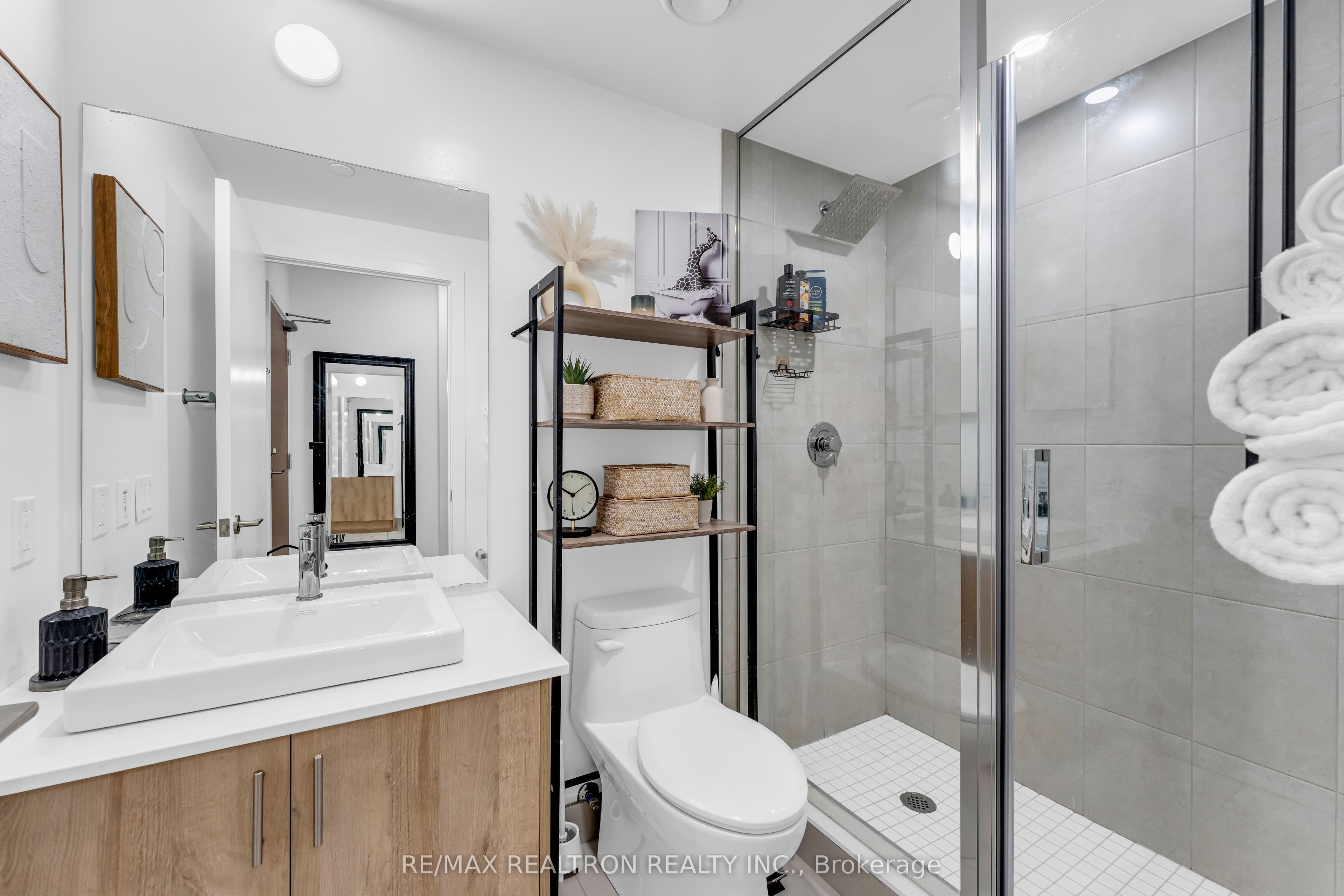 1195 The Queensway 317, Toronto, ON M8Z 1R6 photo 4