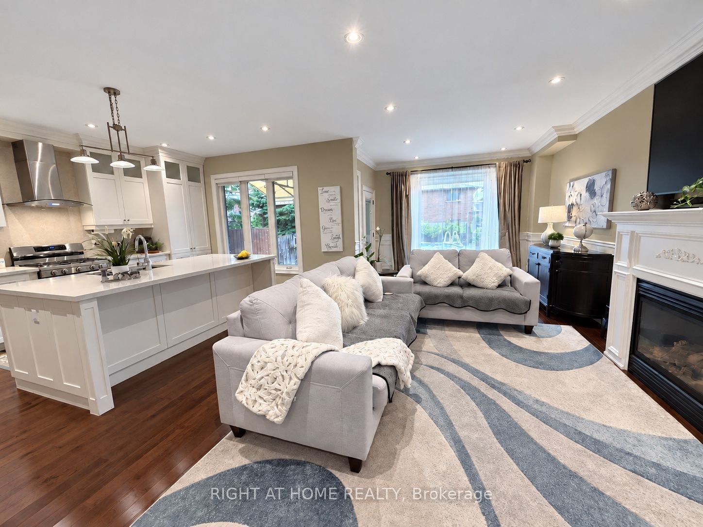 1049 Greaves Avenue, Mississauga, ON L5E 1W4 photo 5