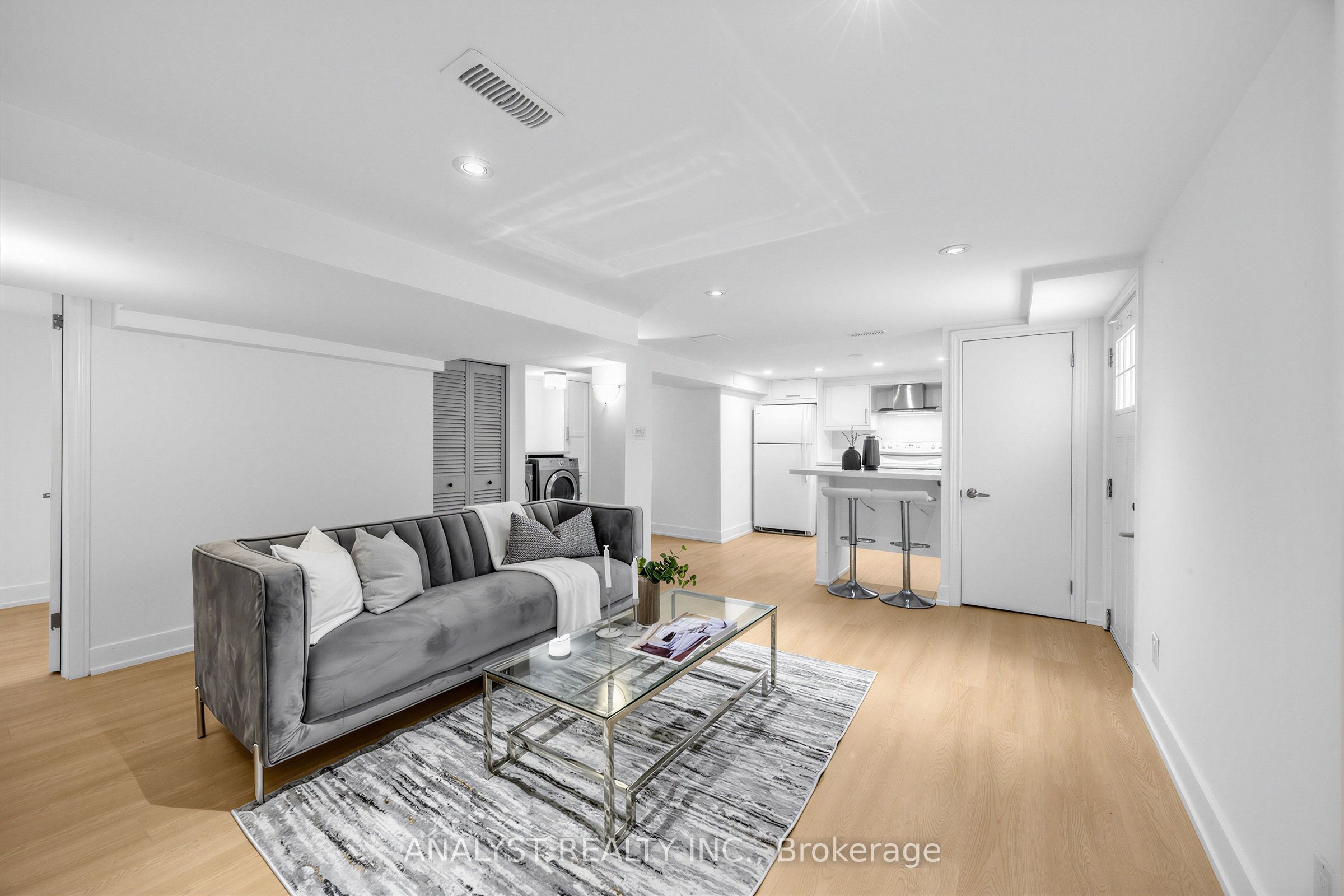 39 Chartwell Road Lower Level, Toronto, ON M8Z 4E9