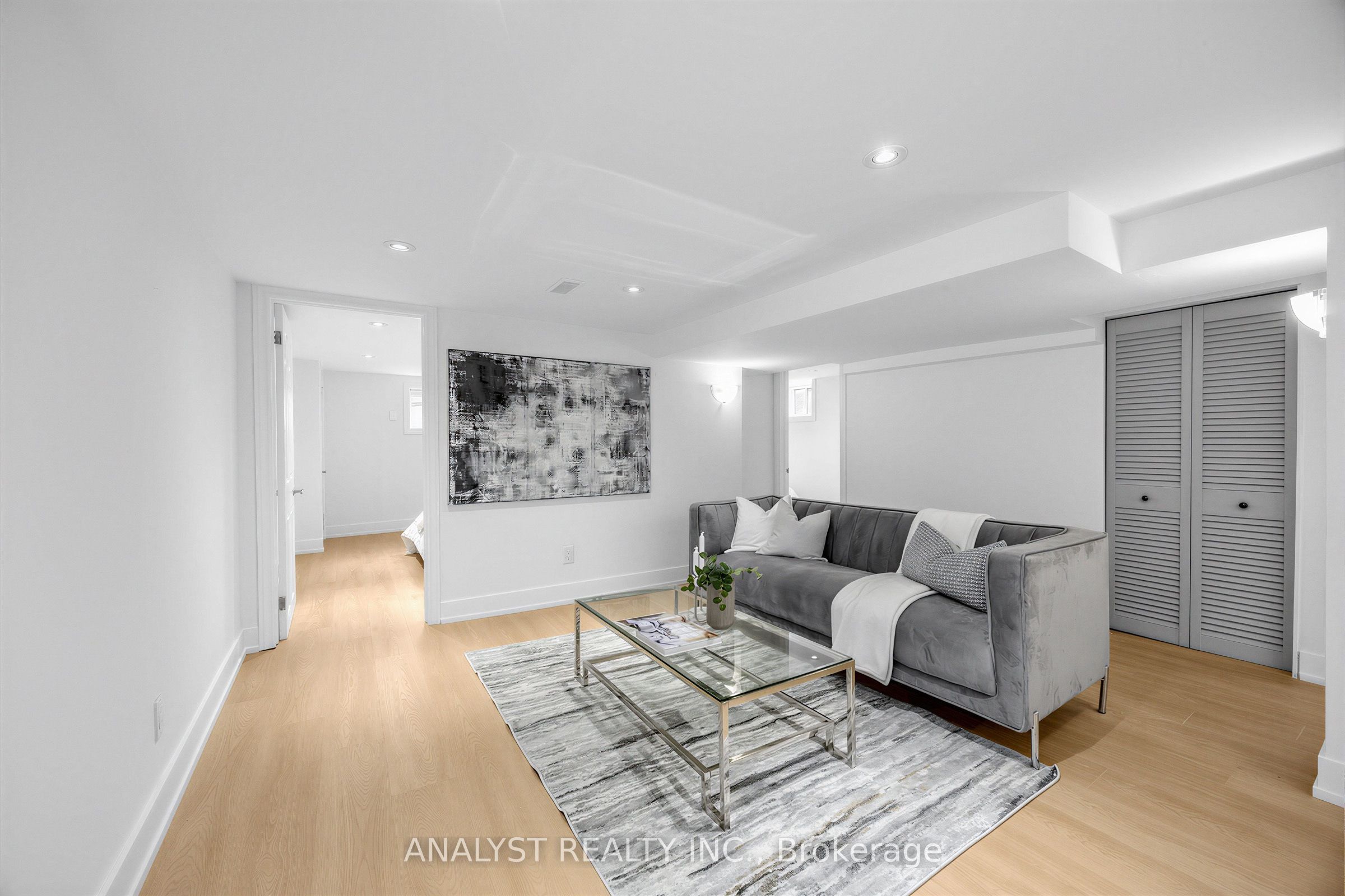 39 Chartwell Road Lower Level, Toronto, ON M8Z 4E9 photo 2
